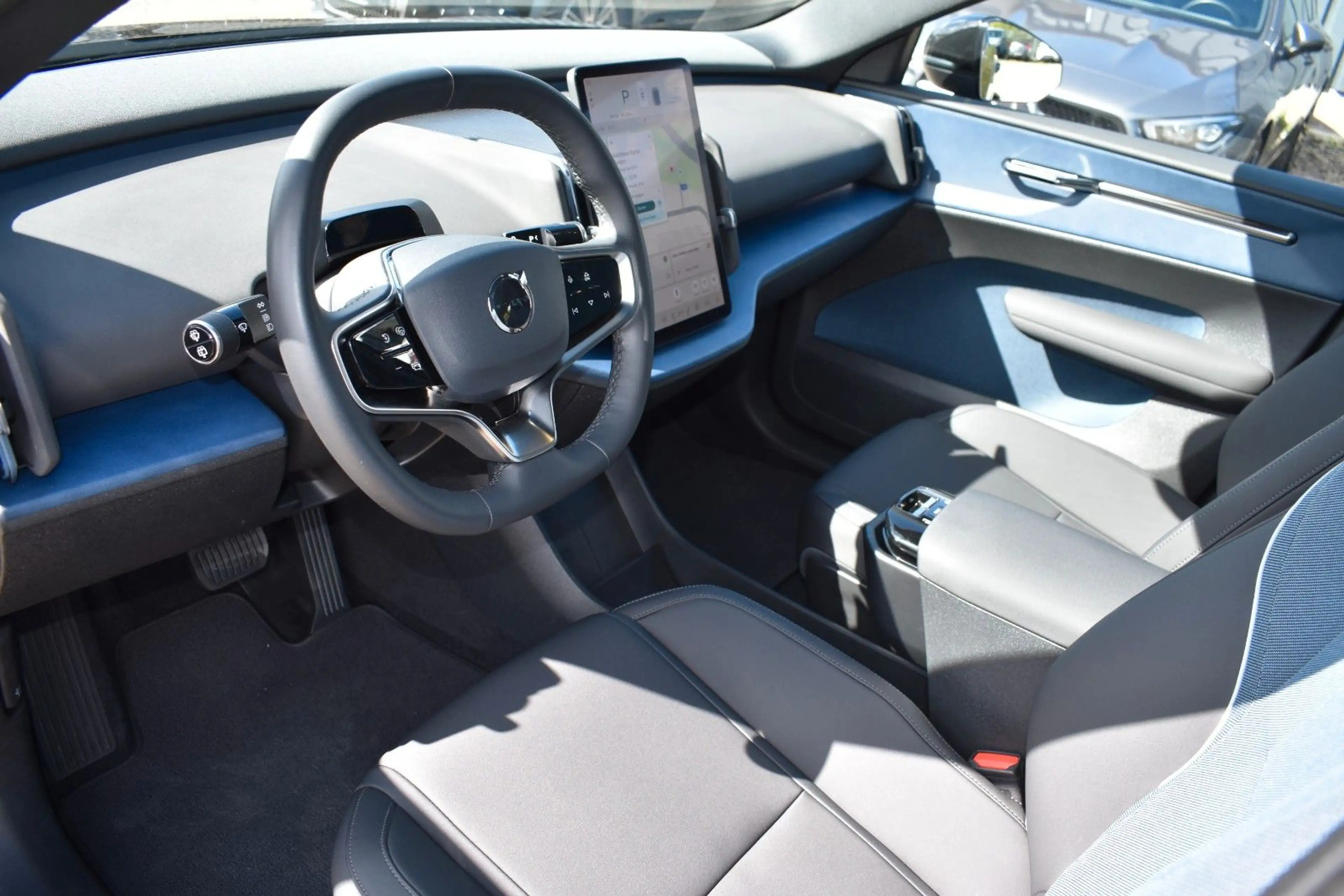 Volvo EX30 Ultra AWD Performance H&K/PANO/360°/ACC/STH — photo 9