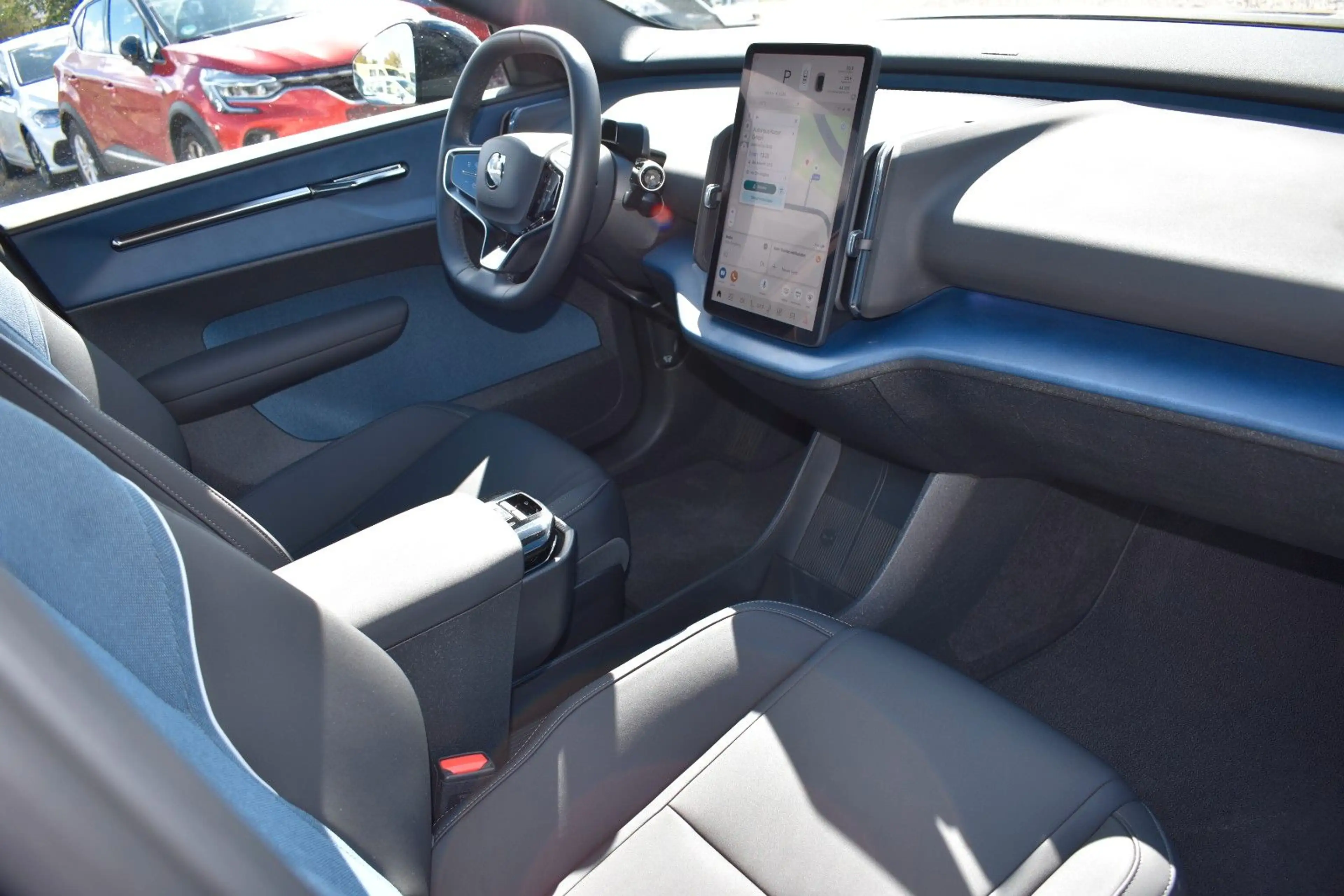 Volvo EX30 Ultra AWD Performance H&K/PANO/360°/ACC/STH — photo 8