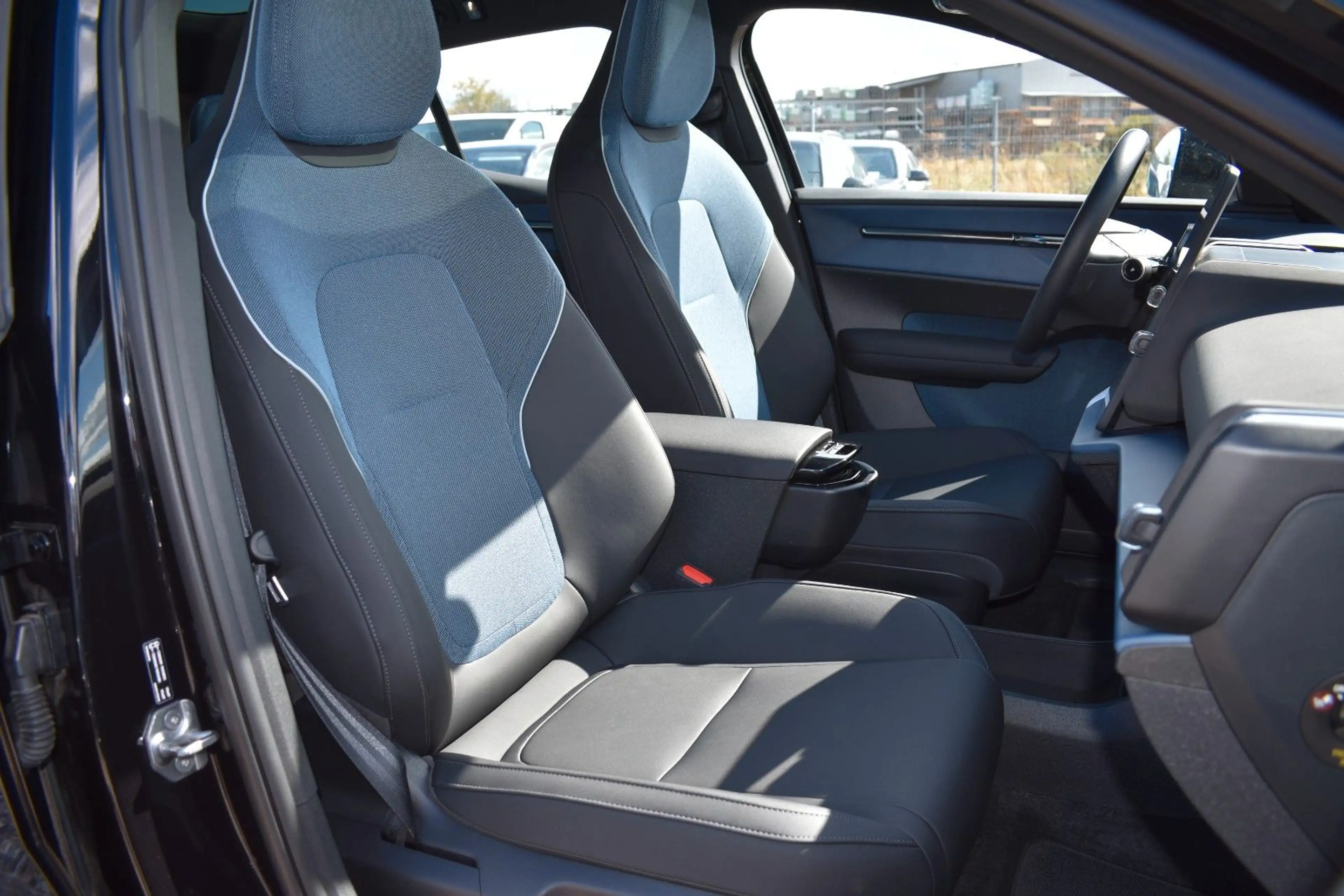 Volvo EX30 Ultra AWD Performance H&K/PANO/360°/ACC/STH — photo 14