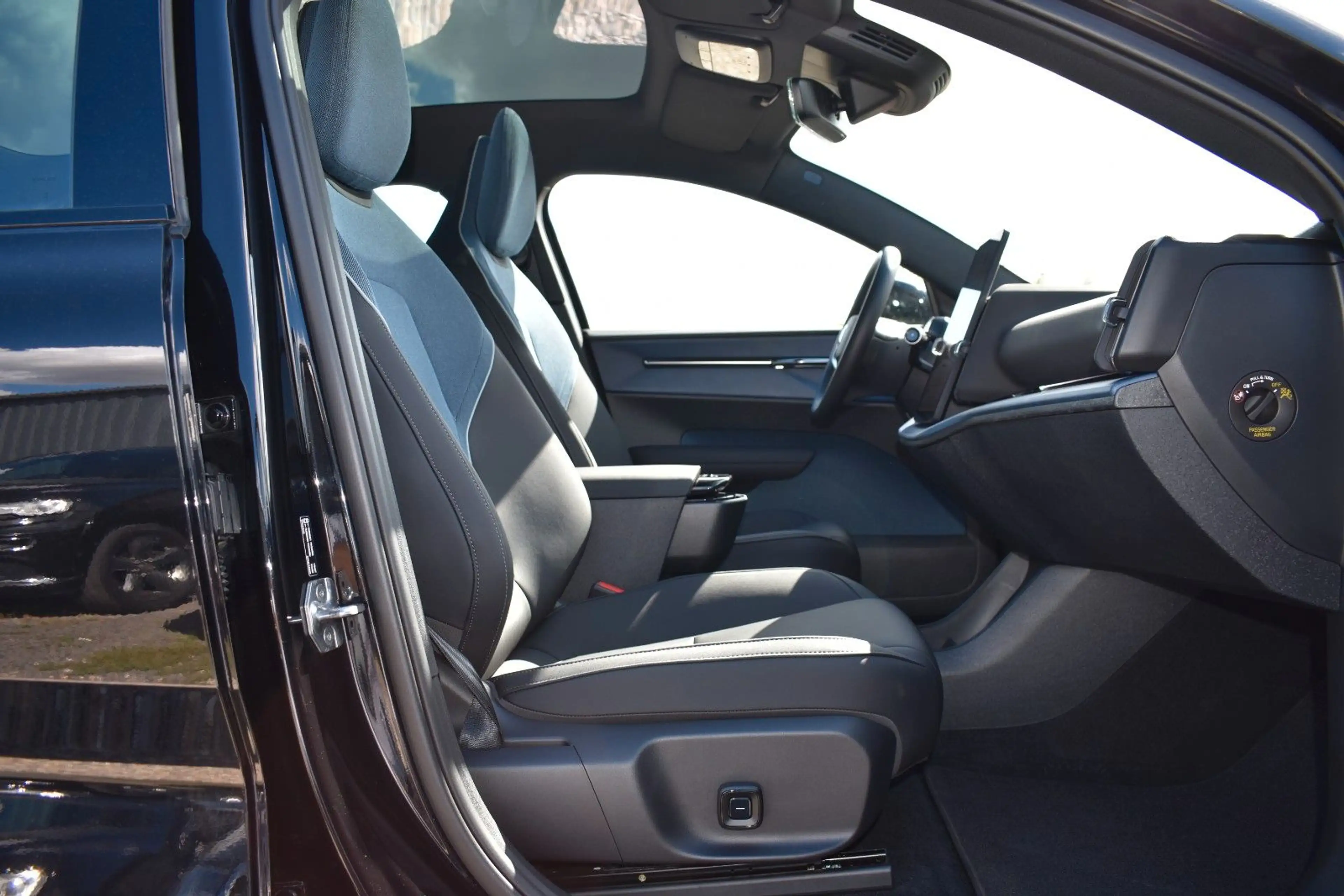 Volvo EX30 Ultra AWD Performance H&K/PANO/360°/ACC/STH — photo 12
