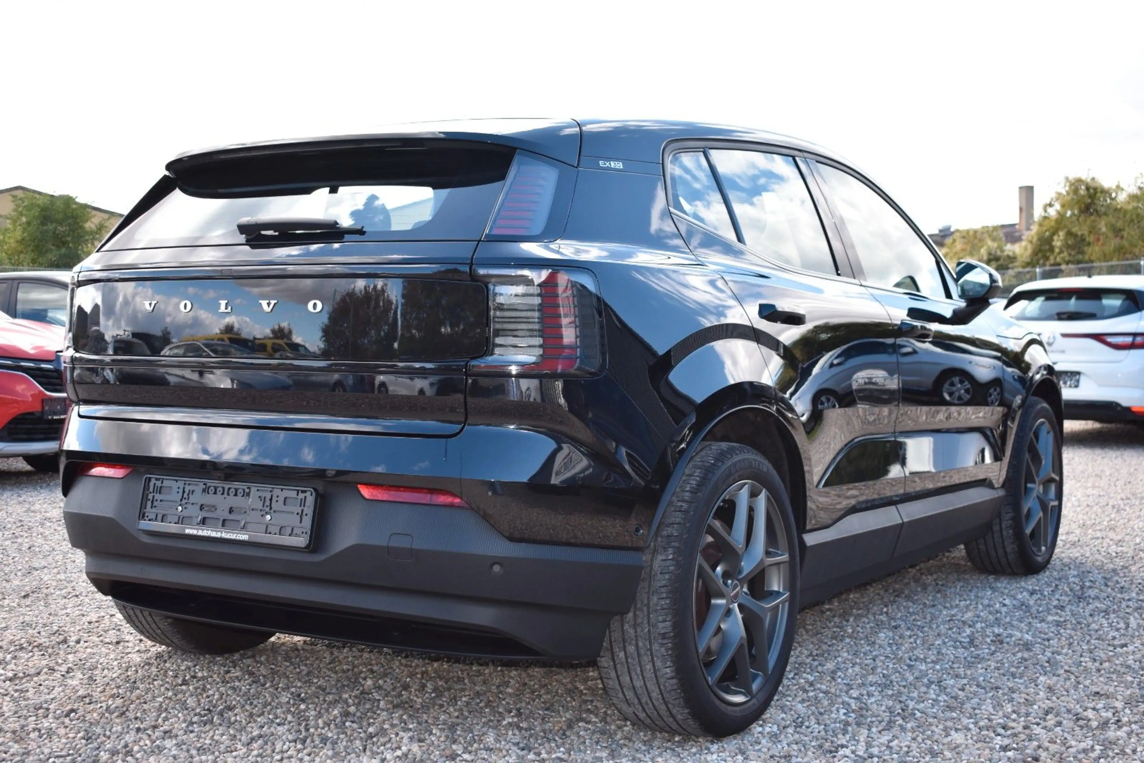Volvo EX30 Ultra AWD Performance H&K/PANO/360°/ACC/STH — photo 3