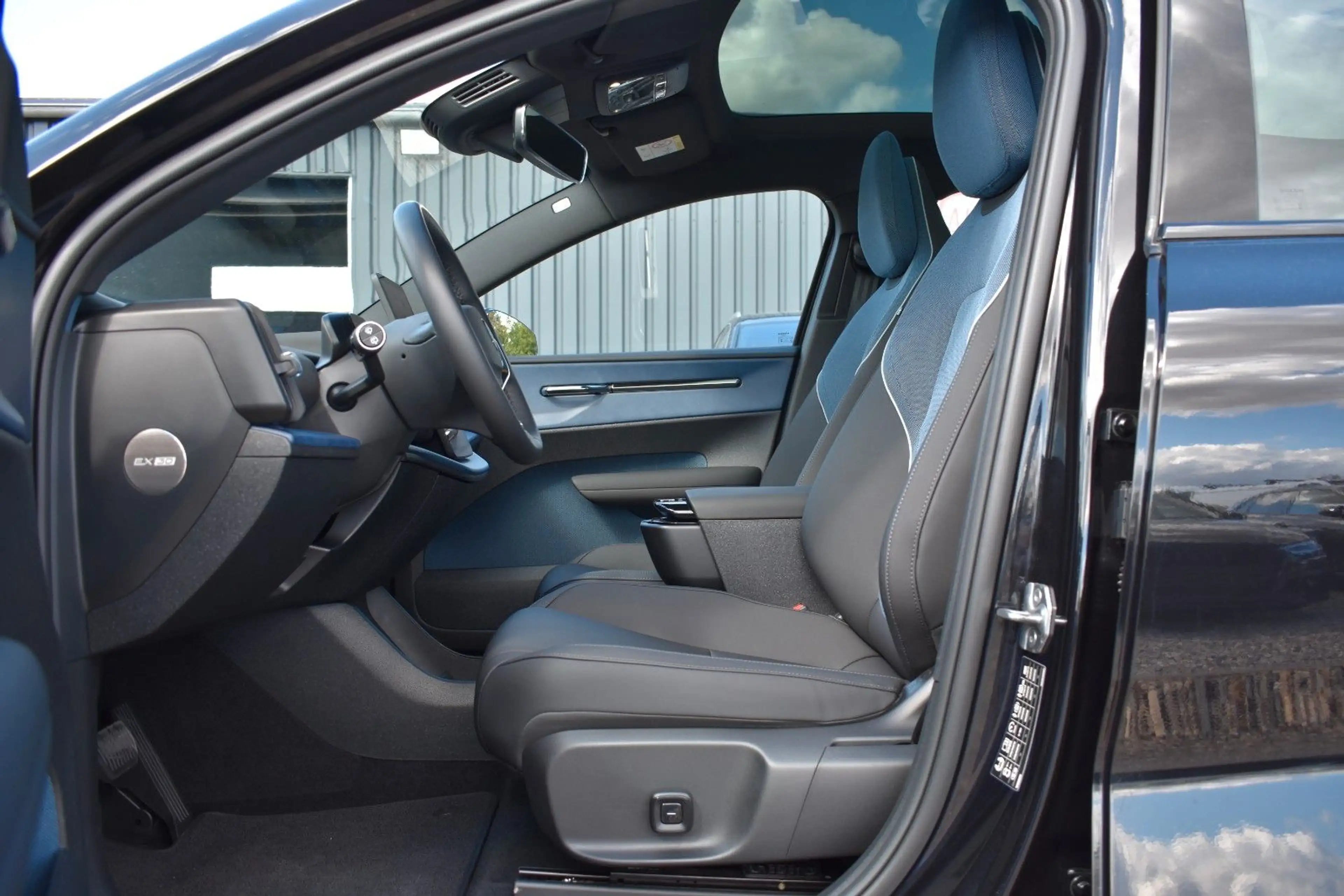 Volvo EX30 Ultra AWD Performance H&K/PANO/360°/ACC/STH — photo 11
