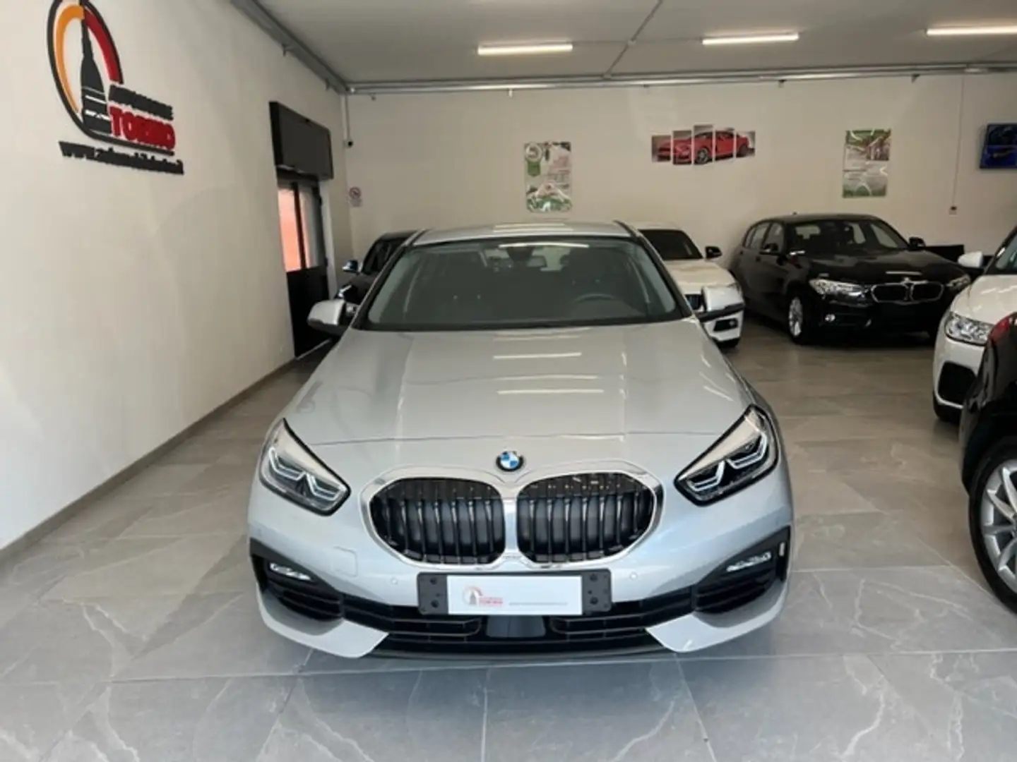 BMW 118 118i 5p. Business Advantage Grau - 2