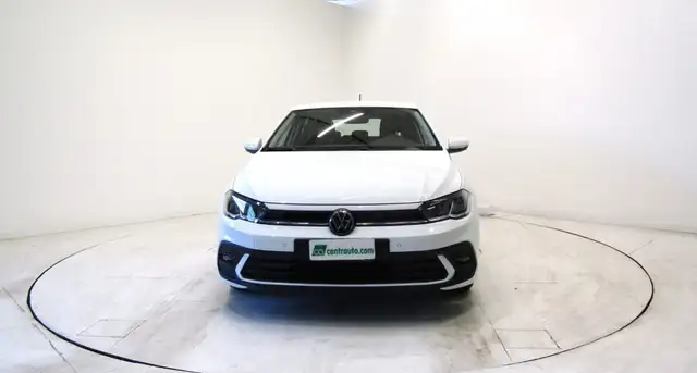 Volkswagen Polo view 2