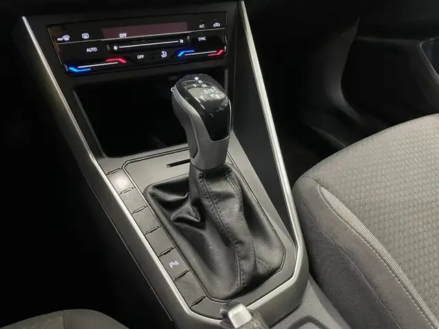 Volkswagen Polo view 8