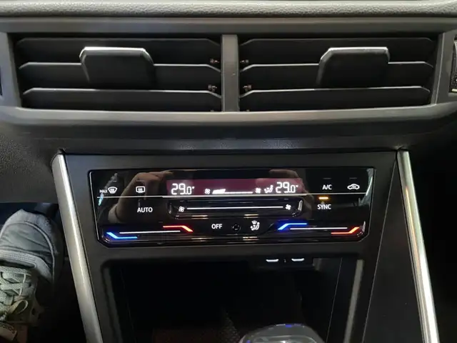 Volkswagen Polo view 9