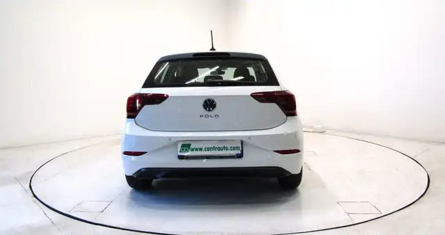 Volkswagen Polo view 4