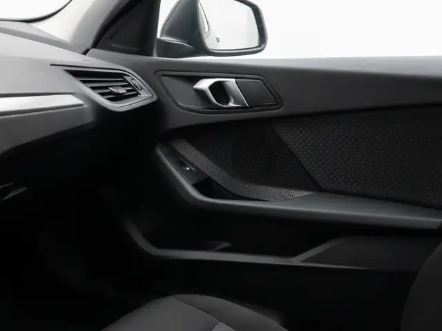 BMW 1 Series view 30