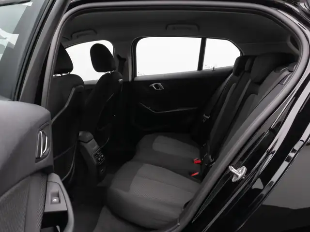 BMW 1 Series view 25