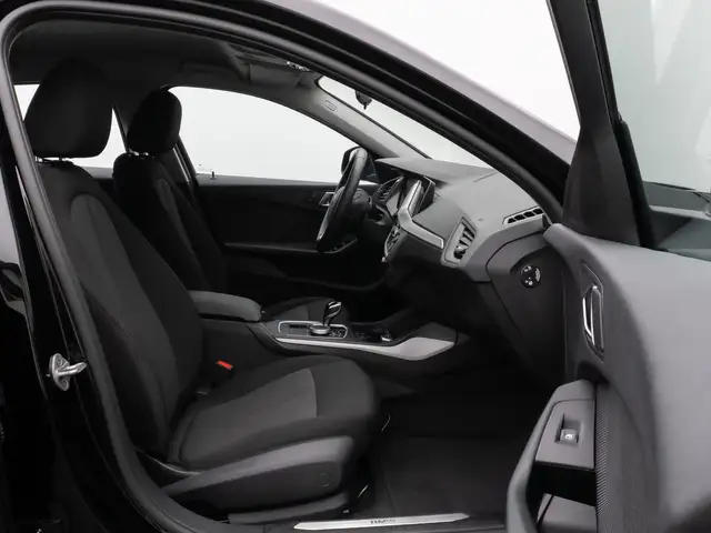 BMW 1 Series view 24