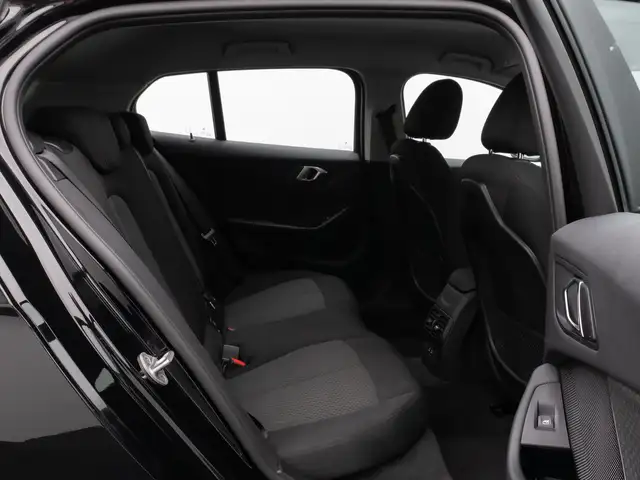 BMW 1 Series view 26