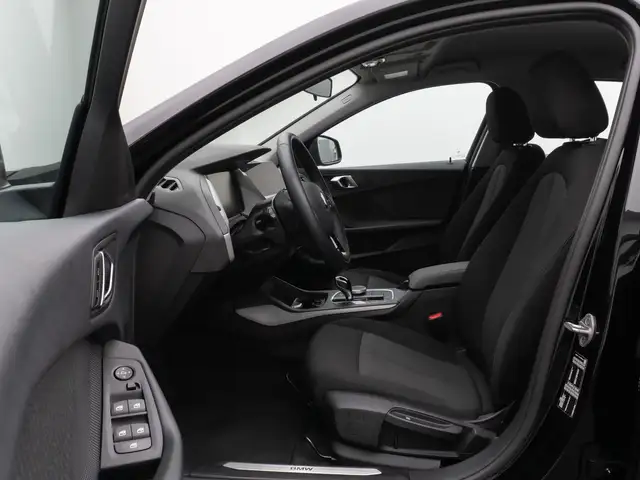 BMW 1 Series view 19