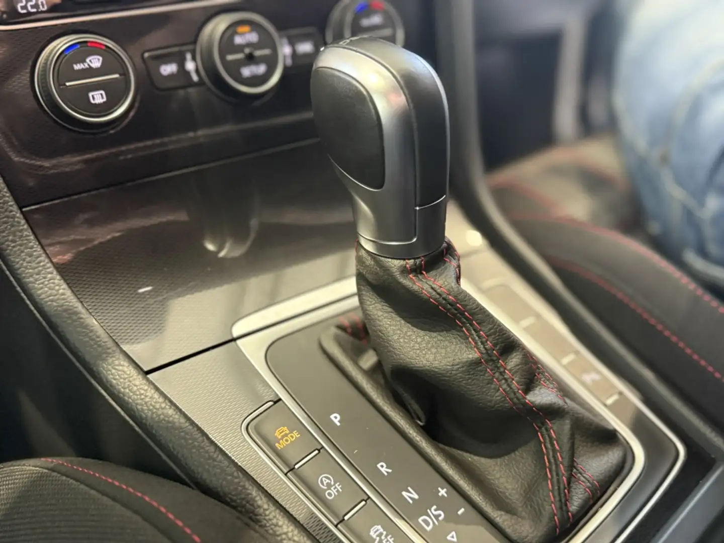 Volkswagen Golf GTI 2.0 TSI Performance DSG 230 Gris - 2