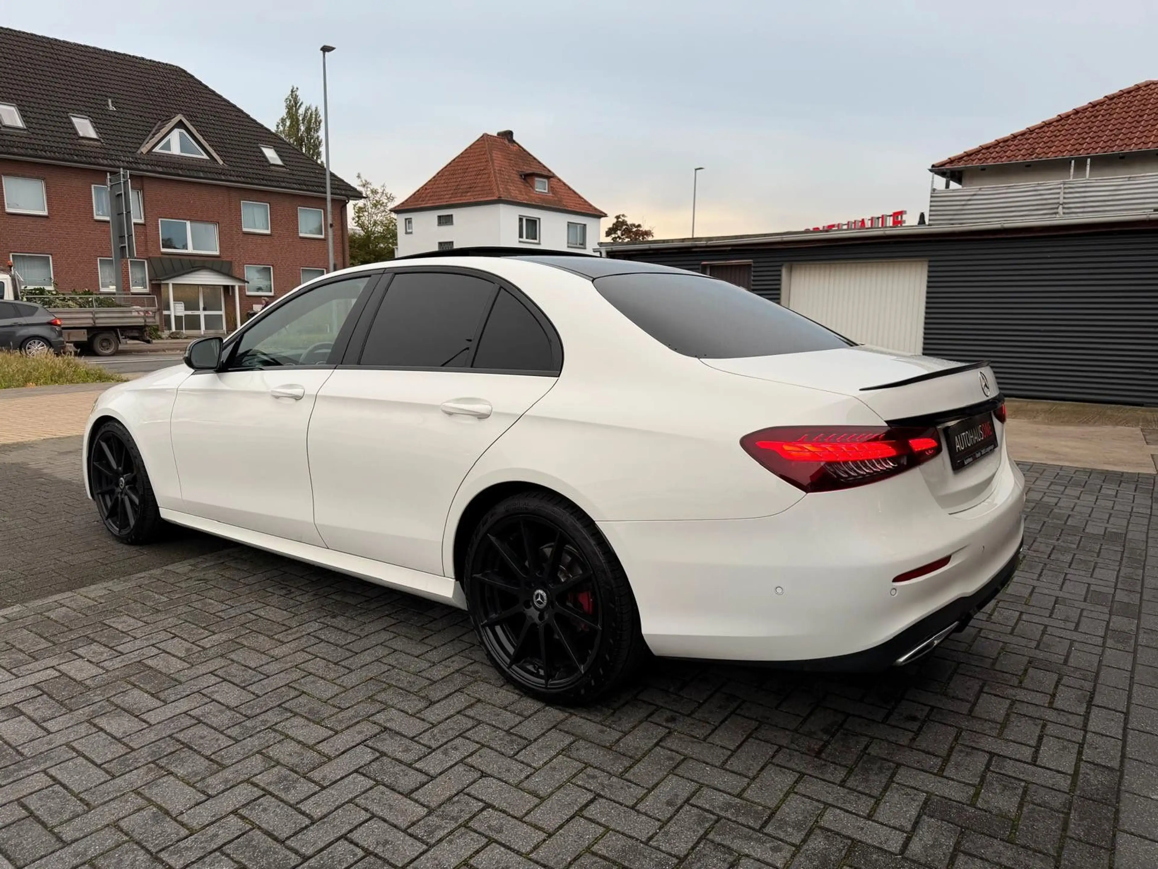 Mercedes-Benz E 220 d Limo. AMG/PANORAMA/MBUX/MULTIBEAM — photo 12