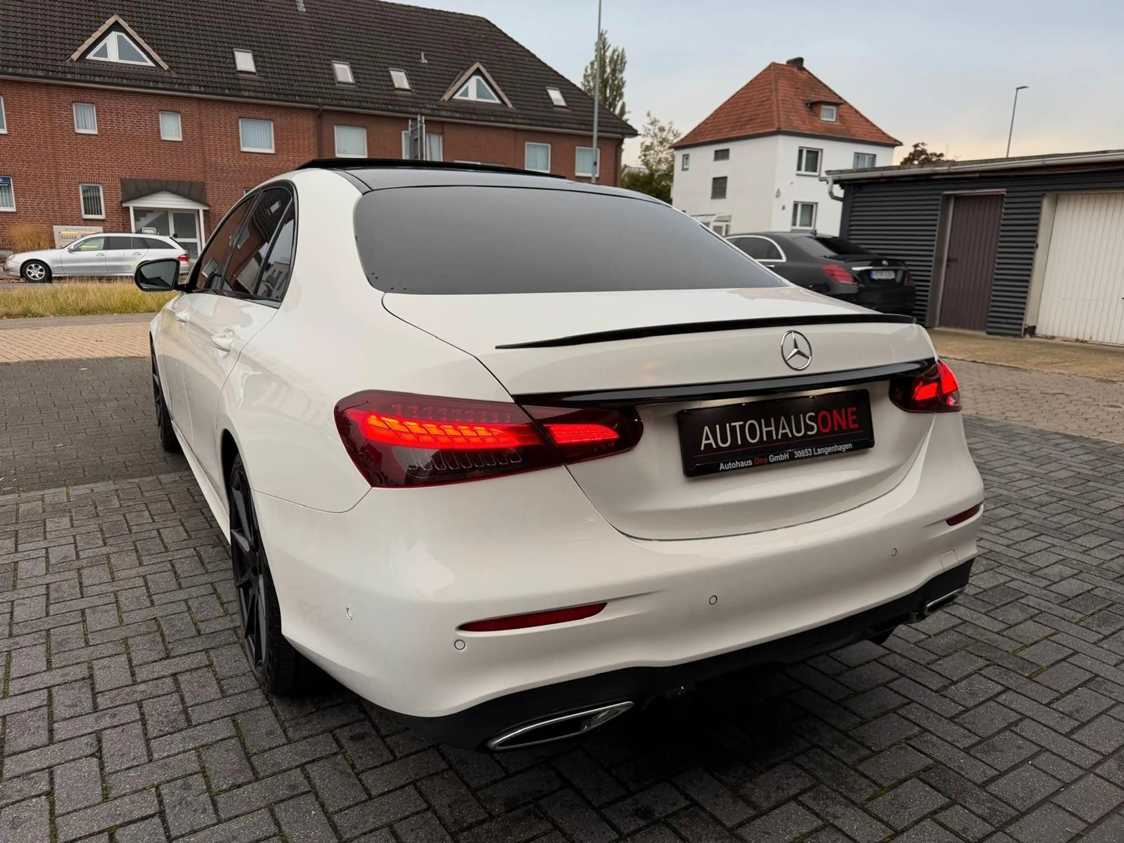 Mercedes-Benz E 220 d Limo. AMG/PANORAMA/MBUX/MULTIBEAM — photo 11