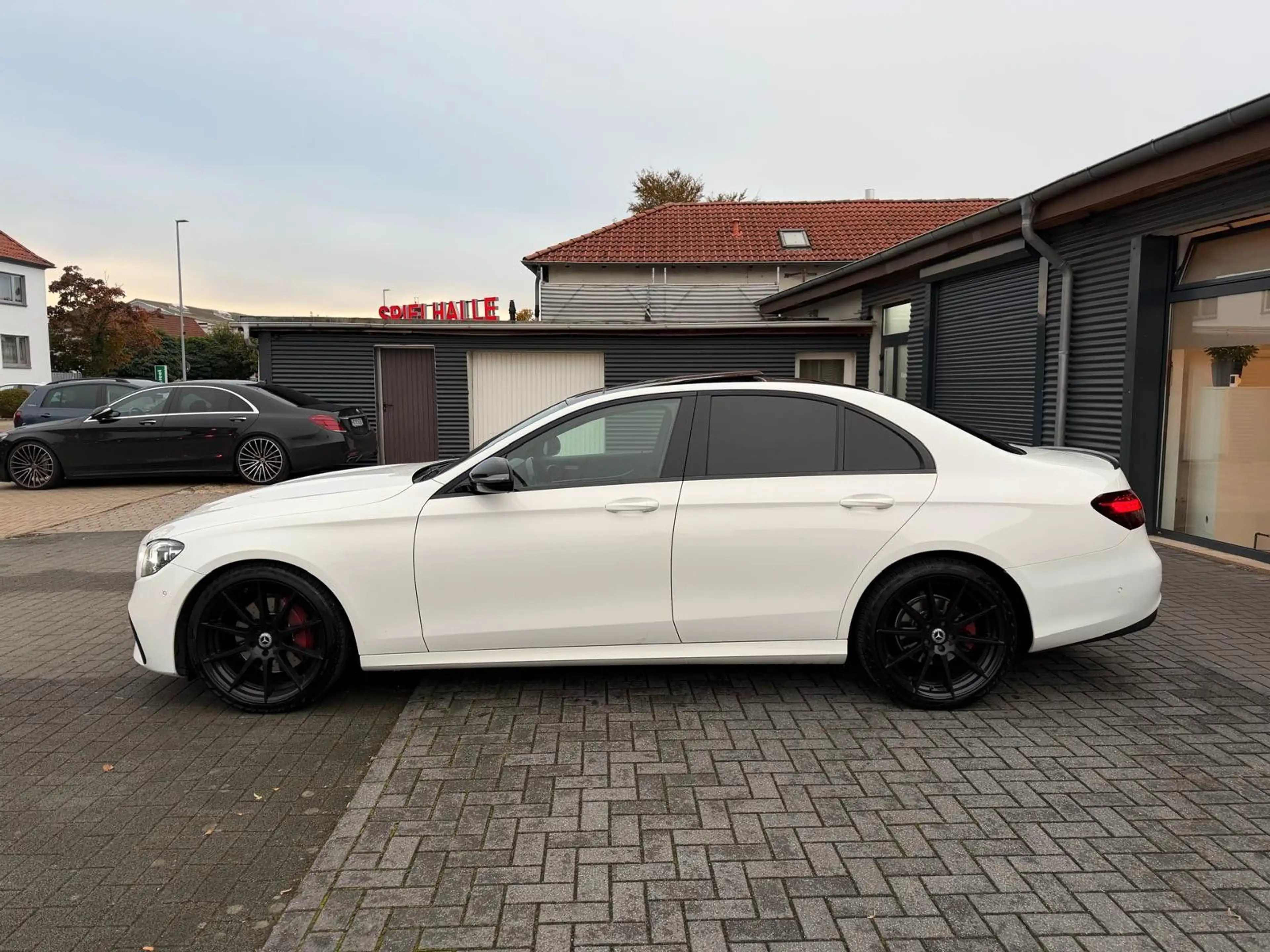 Mercedes-Benz E 220 d Limo. AMG/PANORAMA/MBUX/MULTIBEAM — photo 13