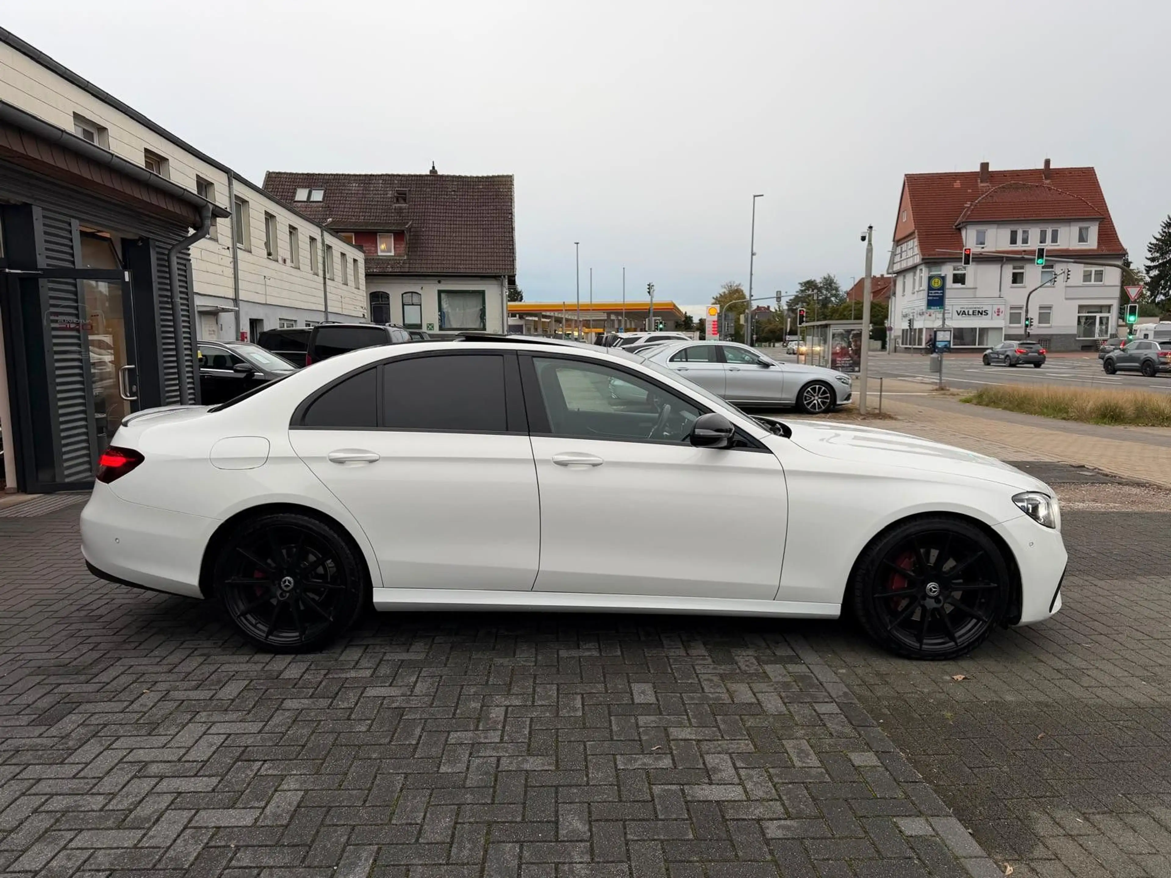Mercedes-Benz E 220 d Limo. AMG/PANORAMA/MBUX/MULTIBEAM — photo 6