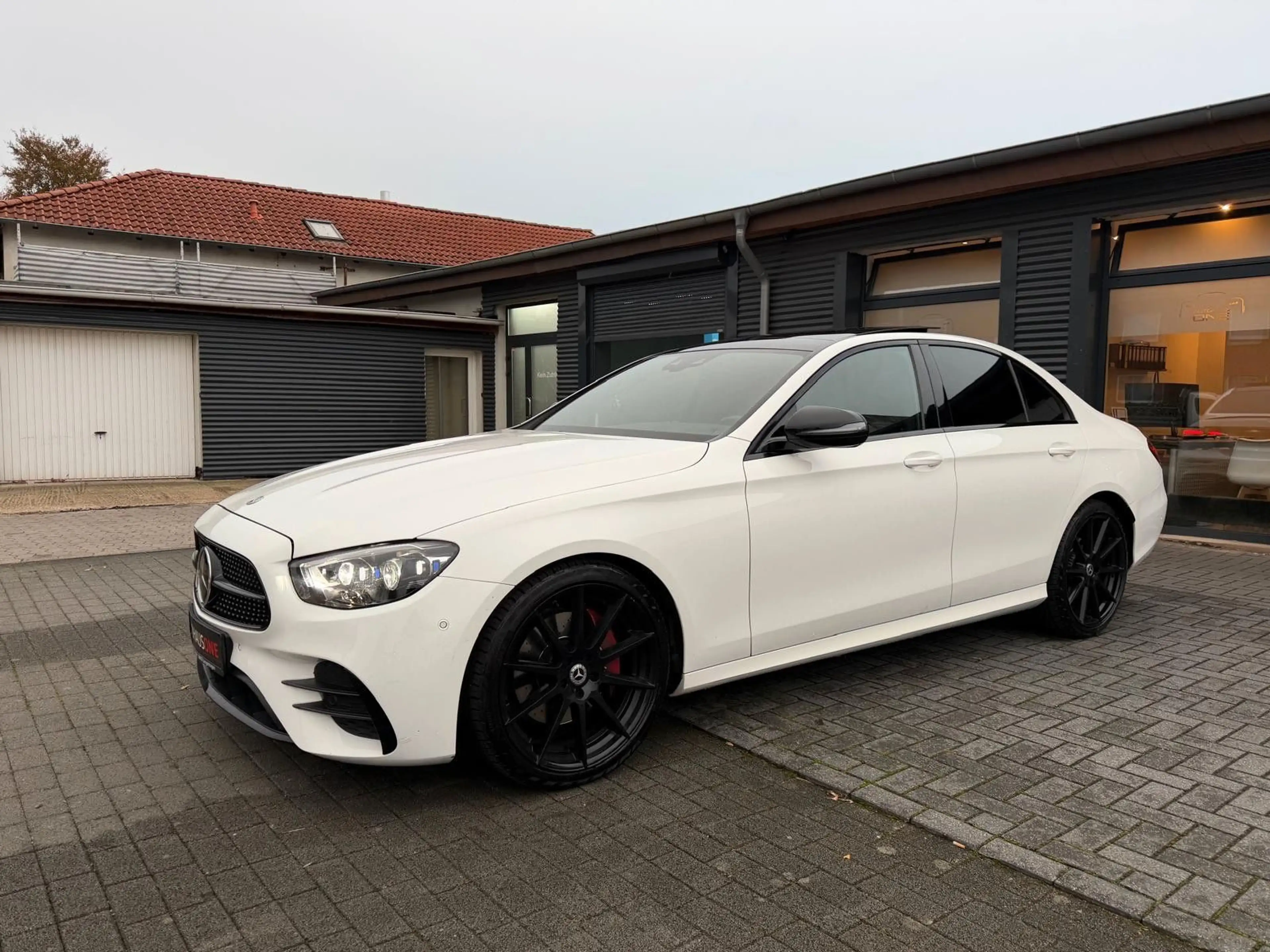 Mercedes-Benz E 220 d Limo. AMG/PANORAMA/MBUX/MULTIBEAM — photo 2