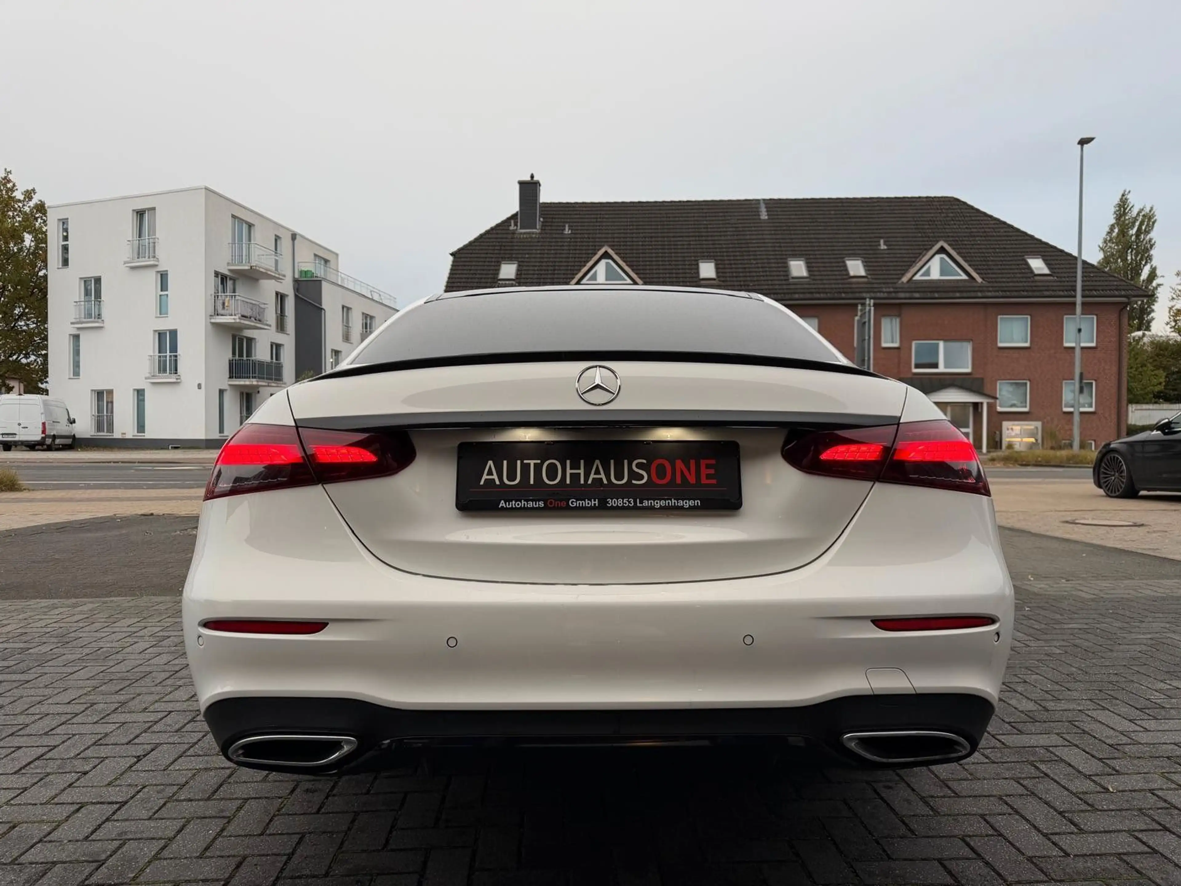 Mercedes-Benz E 220 d Limo. AMG/PANORAMA/MBUX/MULTIBEAM — photo 9