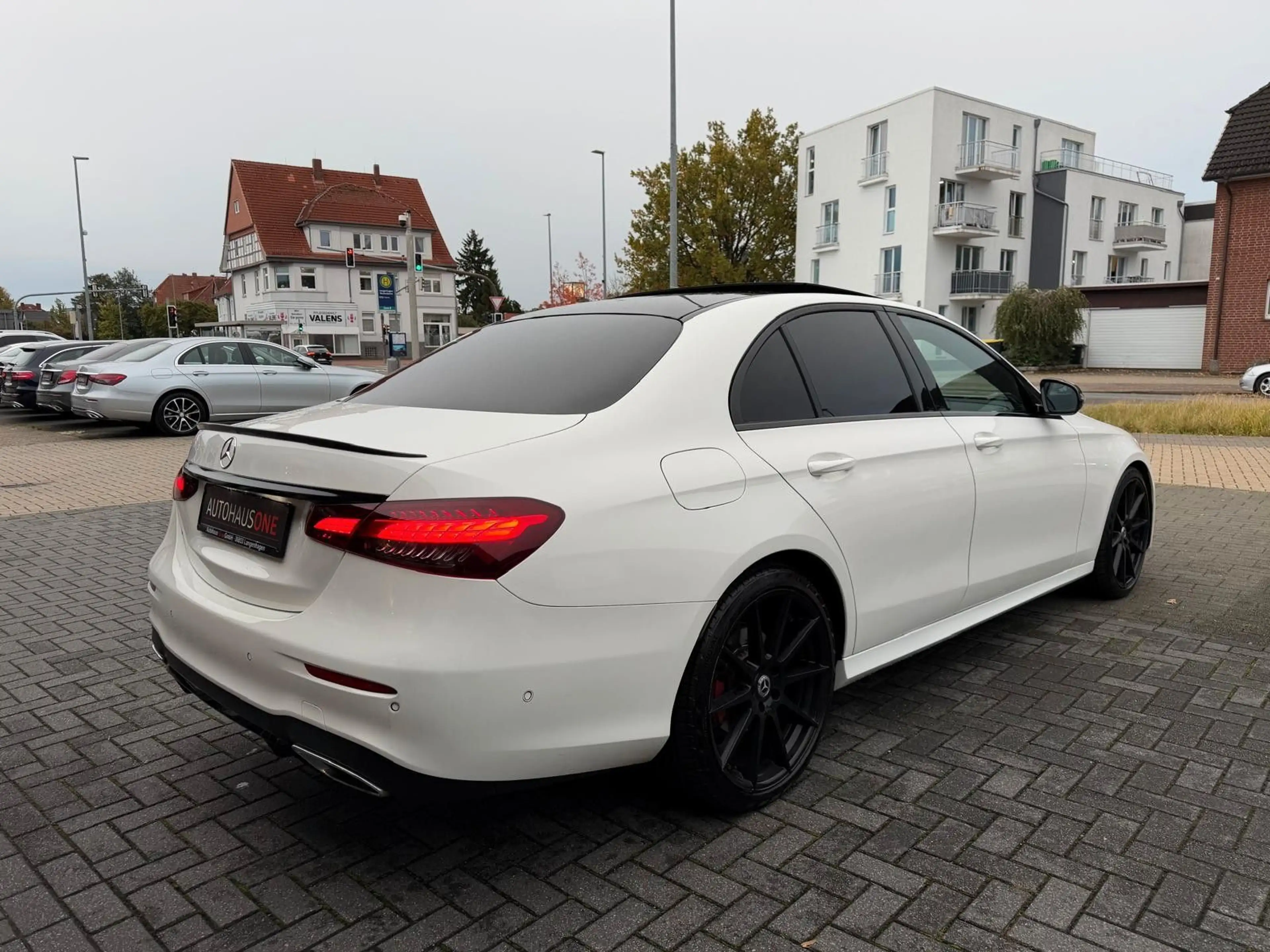 Mercedes-Benz E 220 d Limo. AMG/PANORAMA/MBUX/MULTIBEAM — photo 7