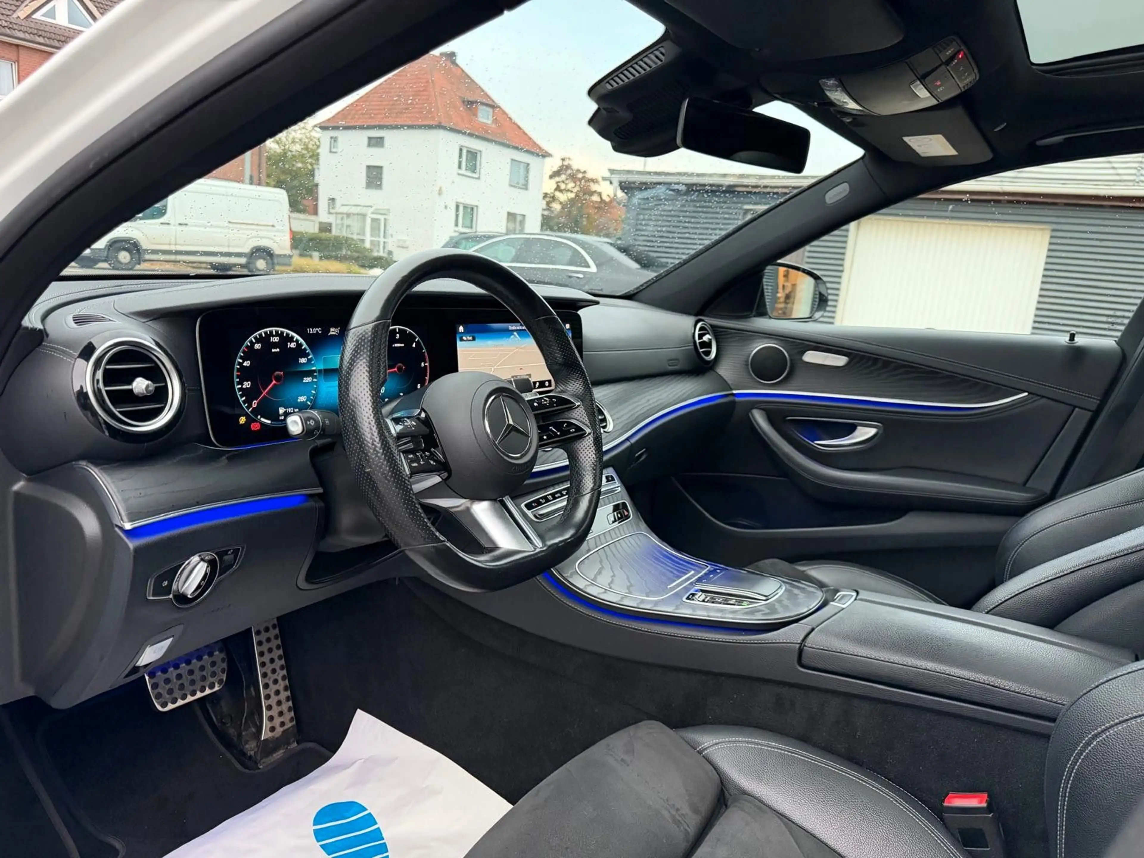 Mercedes-Benz E 220 d Limo. AMG/PANORAMA/MBUX/MULTIBEAM — photo 14