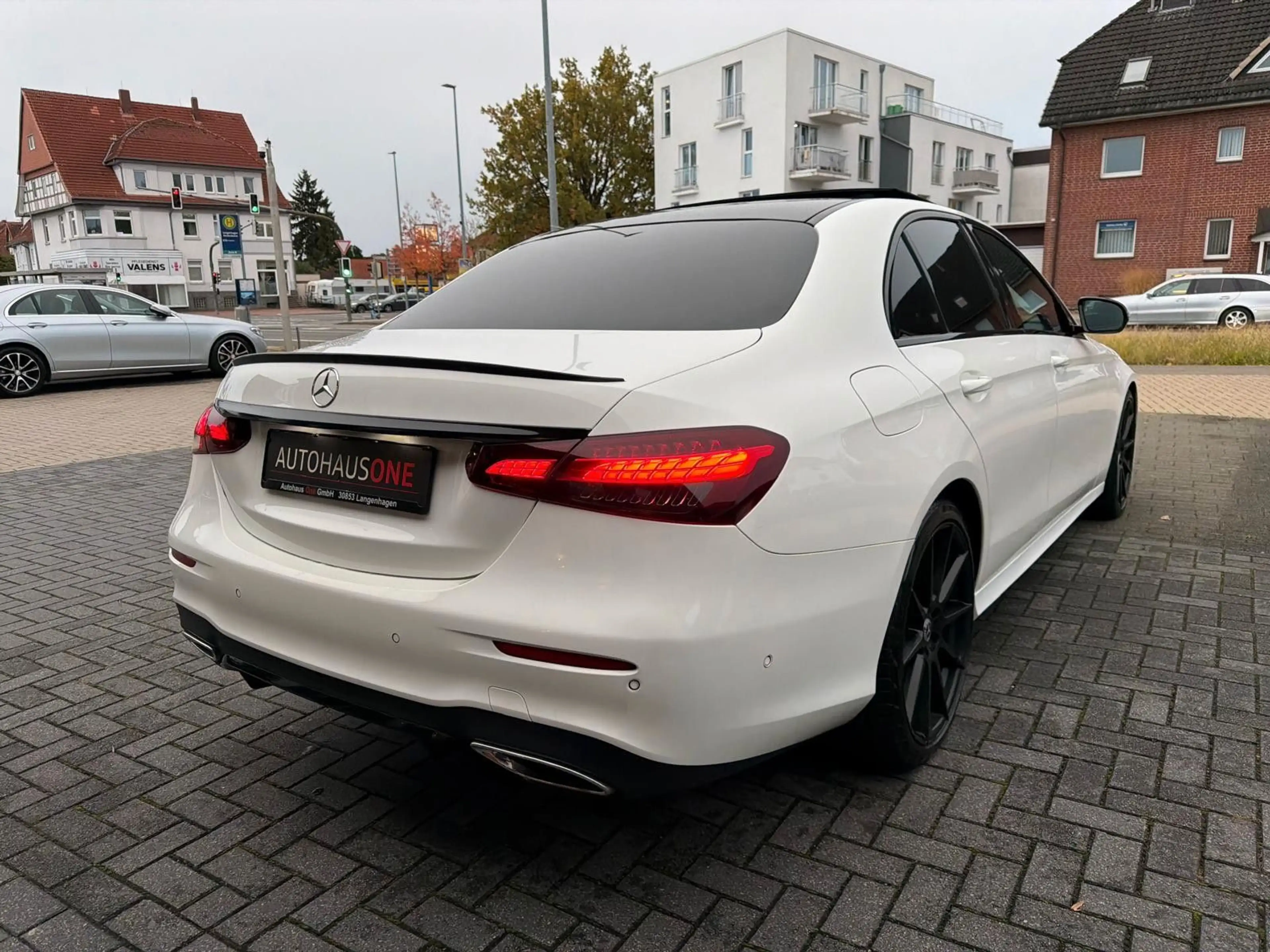 Mercedes-Benz E 220 d Limo. AMG/PANORAMA/MBUX/MULTIBEAM — photo 8