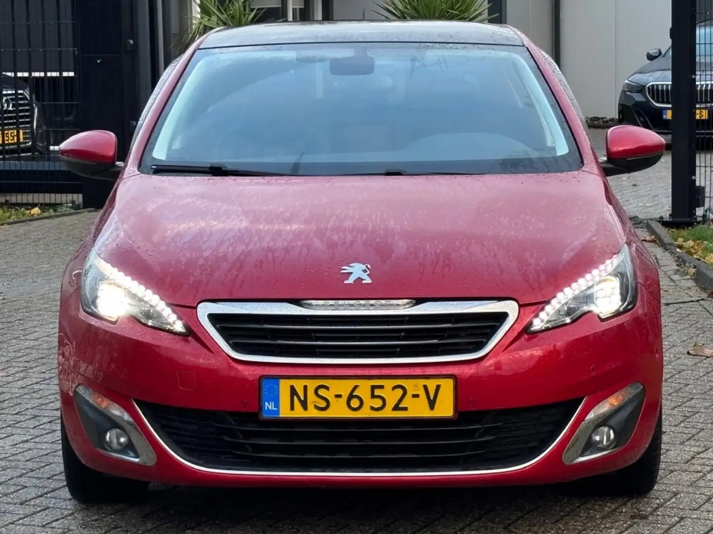 Peugeot 308 1.2 Benzine 5-Deurs 2017 Panorama Xenon Led Trekha Rot - 2