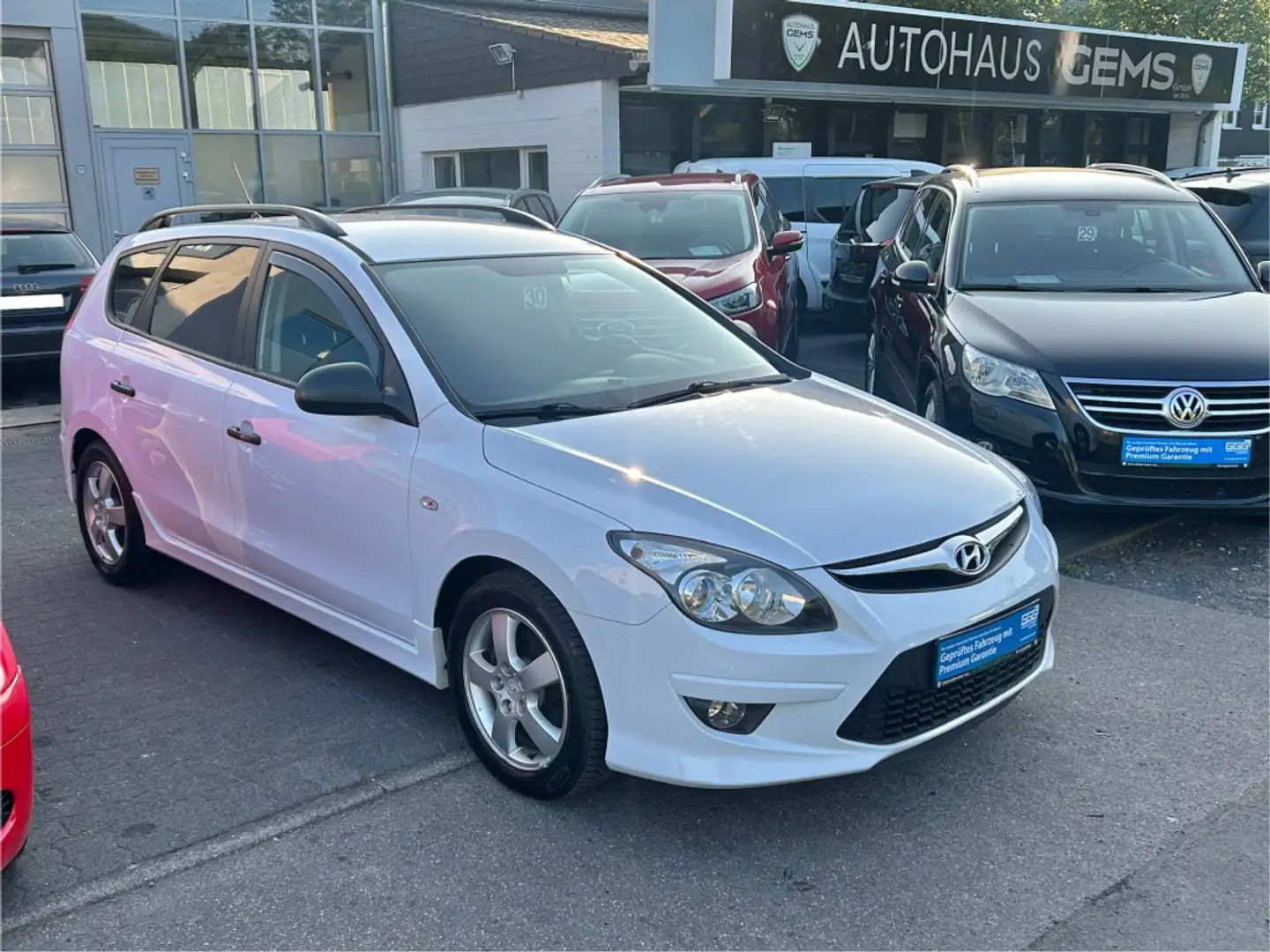 Hyundai i30 FIFA WM Edition Navi MirrorLink Klima Weiß - 1