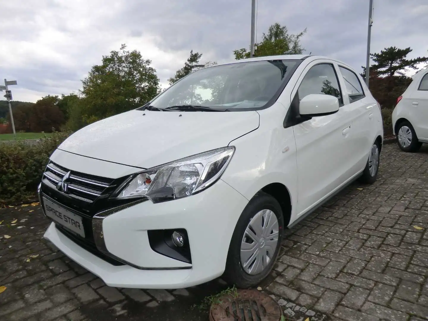 Mitsubishi Space Star Select 1.2 MIVEC Aktionsfahrzeug Weiß - 1