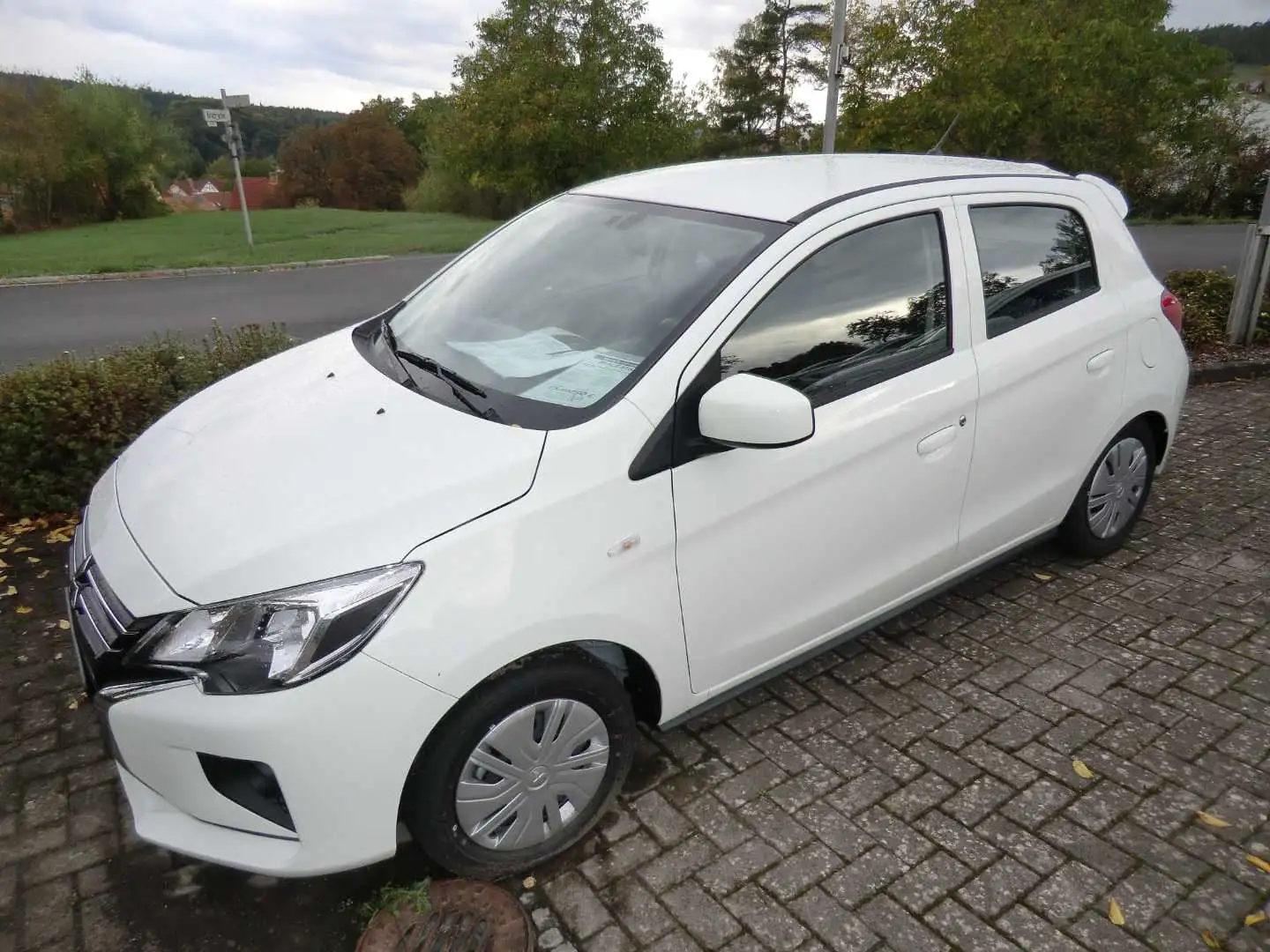 Mitsubishi Space Star Select 1.2 MIVEC Aktionsfahrzeug Weiß - 2
