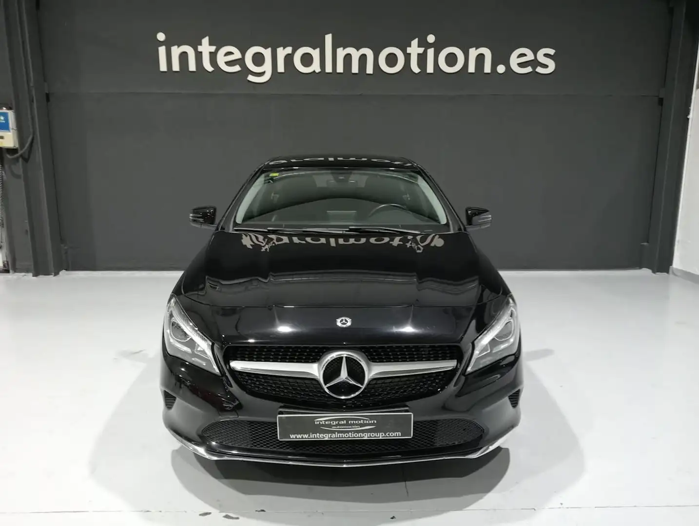 Mercedes-Benz CLA 200 Shooting Brake 200d 7G-DCT Negro - 2