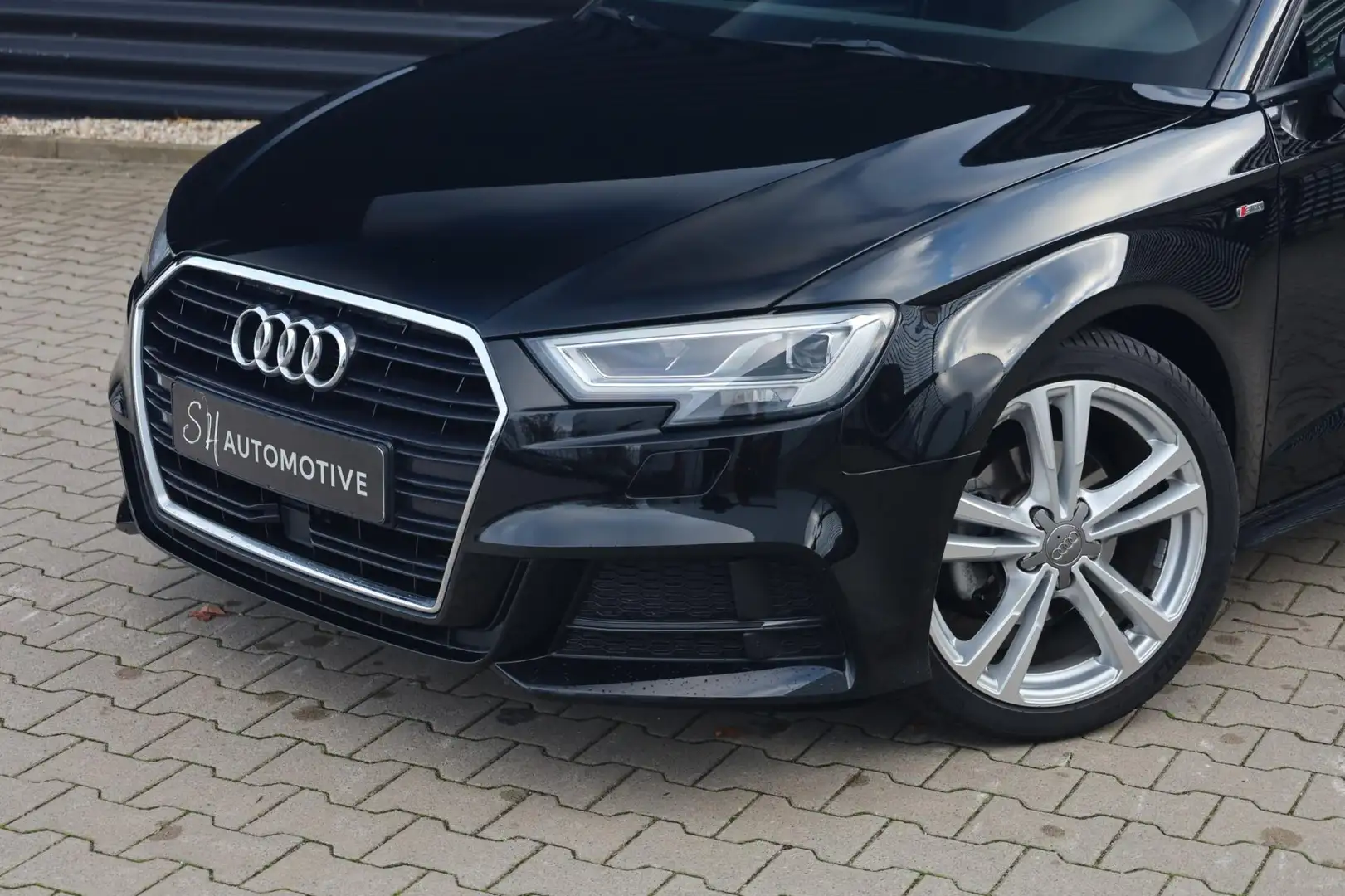 Audi A3 Sportback 35 TFSI Sport 3x S-Line / Carplay / Stoe Zwart - 2
