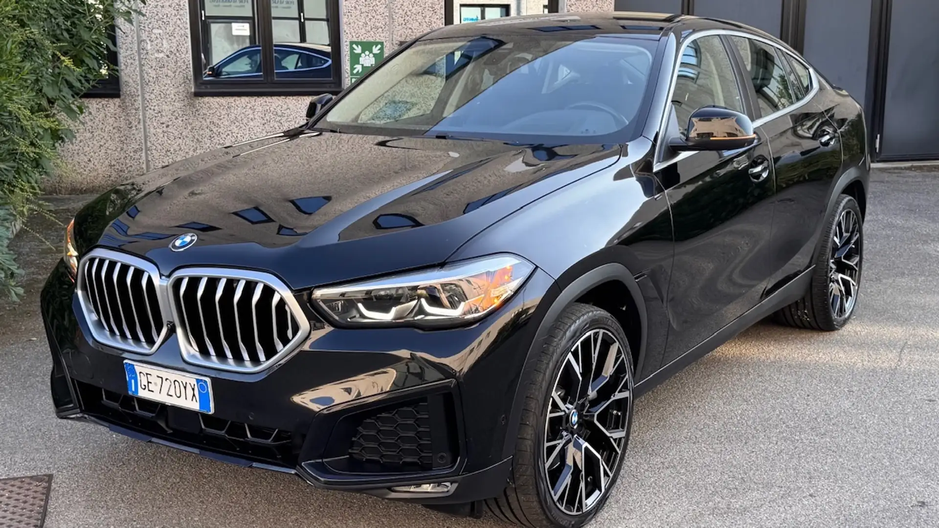 BMW X6 X6 xdrive40d mhev 48V Business auto Zwart - 2