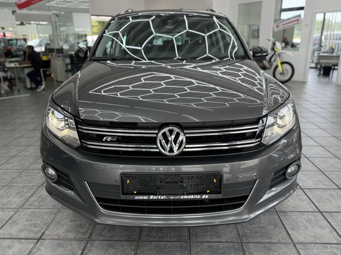 Volkswagen Tiguan 2.0 TDI R-Line , 1Hd, Pano, Leder Vienna Gris - 2
