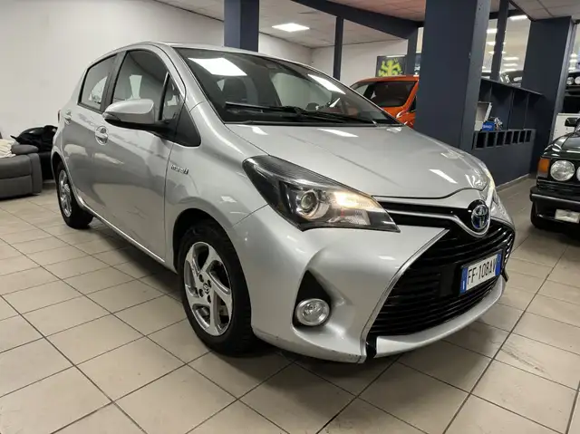 Toyota Yaris Yaris III 2015 5p 1.5h Business Neopatentati
