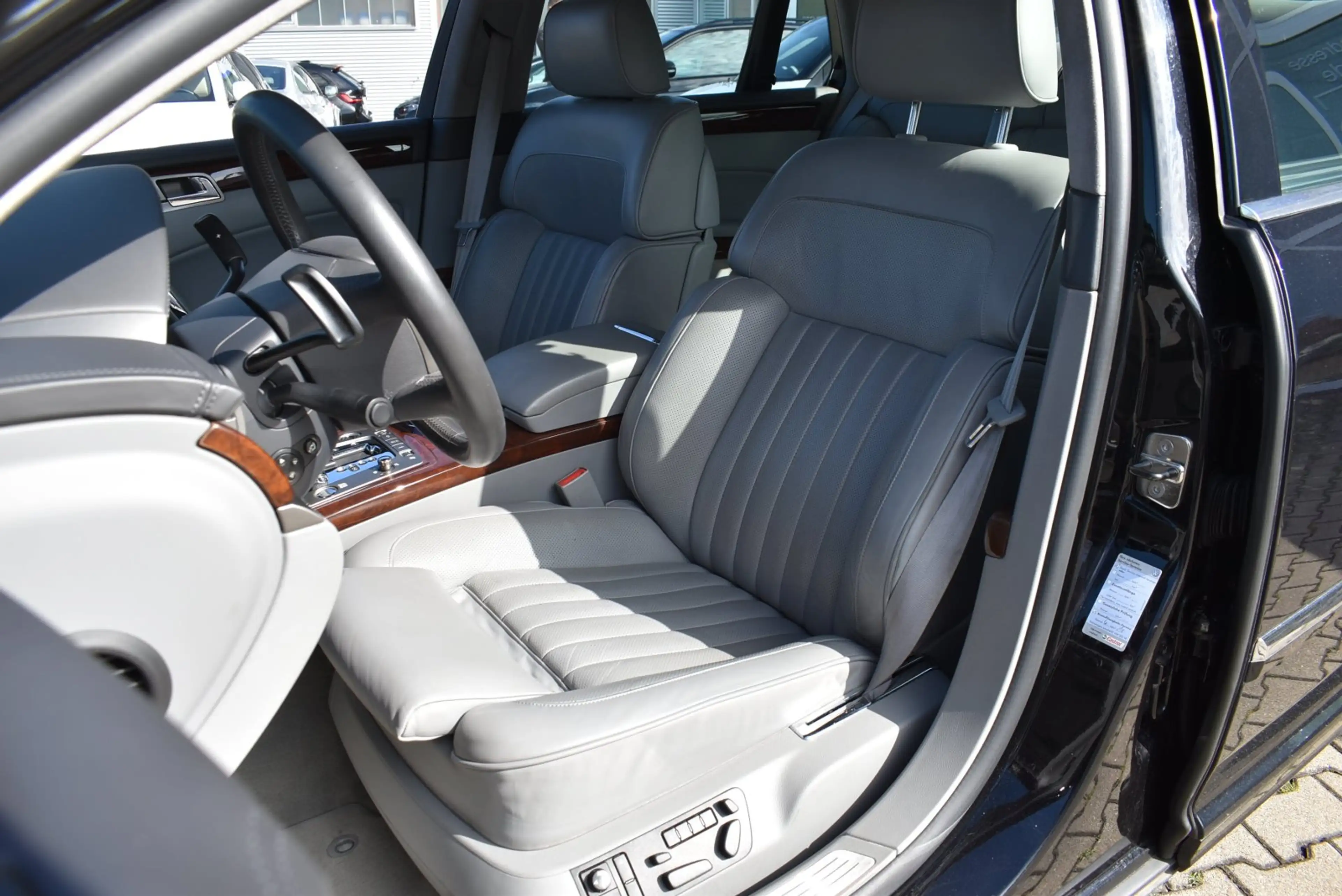 Volkswagen Phaeton V6 TDI Standhzg Alcantara Dynaudio ACC — photo 13