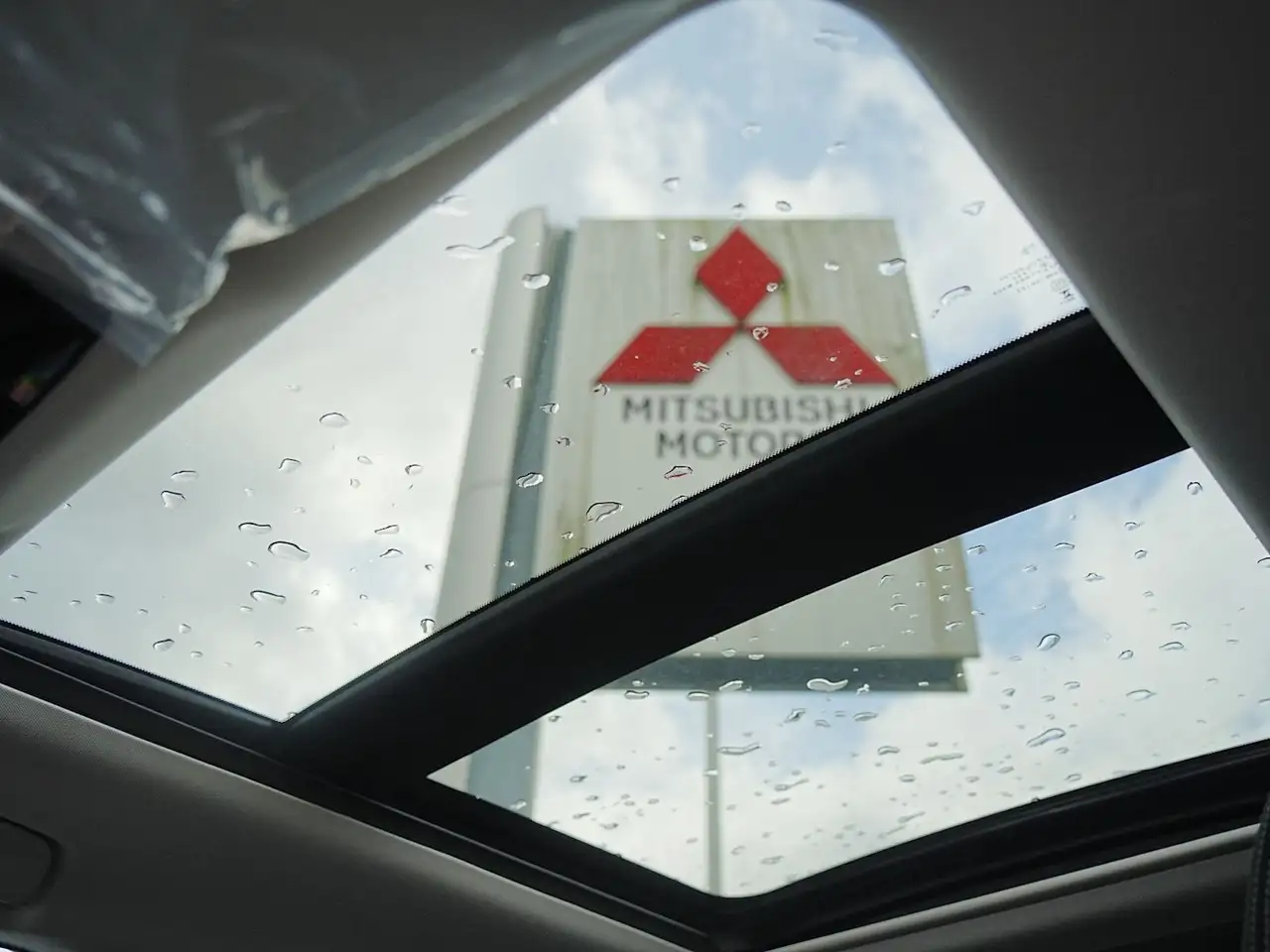 Mitsubishi Outlander снимка Mitsubishi Outlander