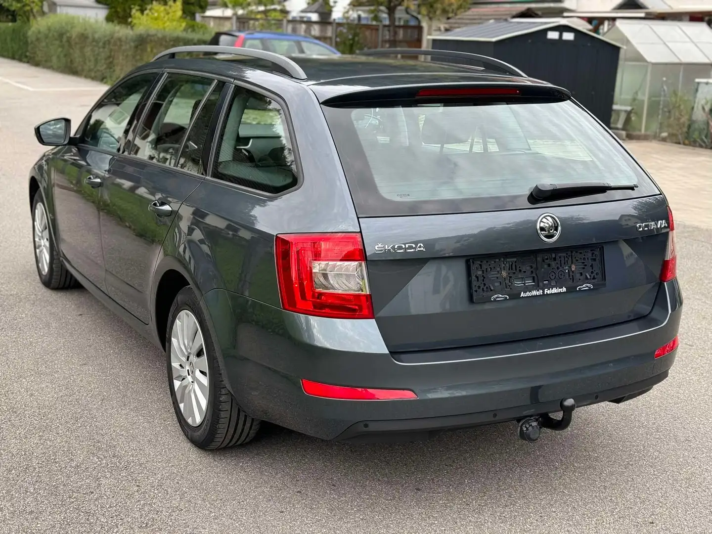 Skoda Octavia Ambition DIESEL *AHK *PARKSENSOR *BLUETOOTH *KLIMA Gris - 2