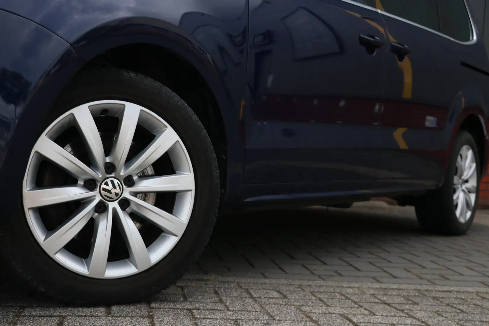 Volkswagen Sharan 1.4 TSI Exclusive Series 7 zits | Kinderzit | leer Blauw - 2