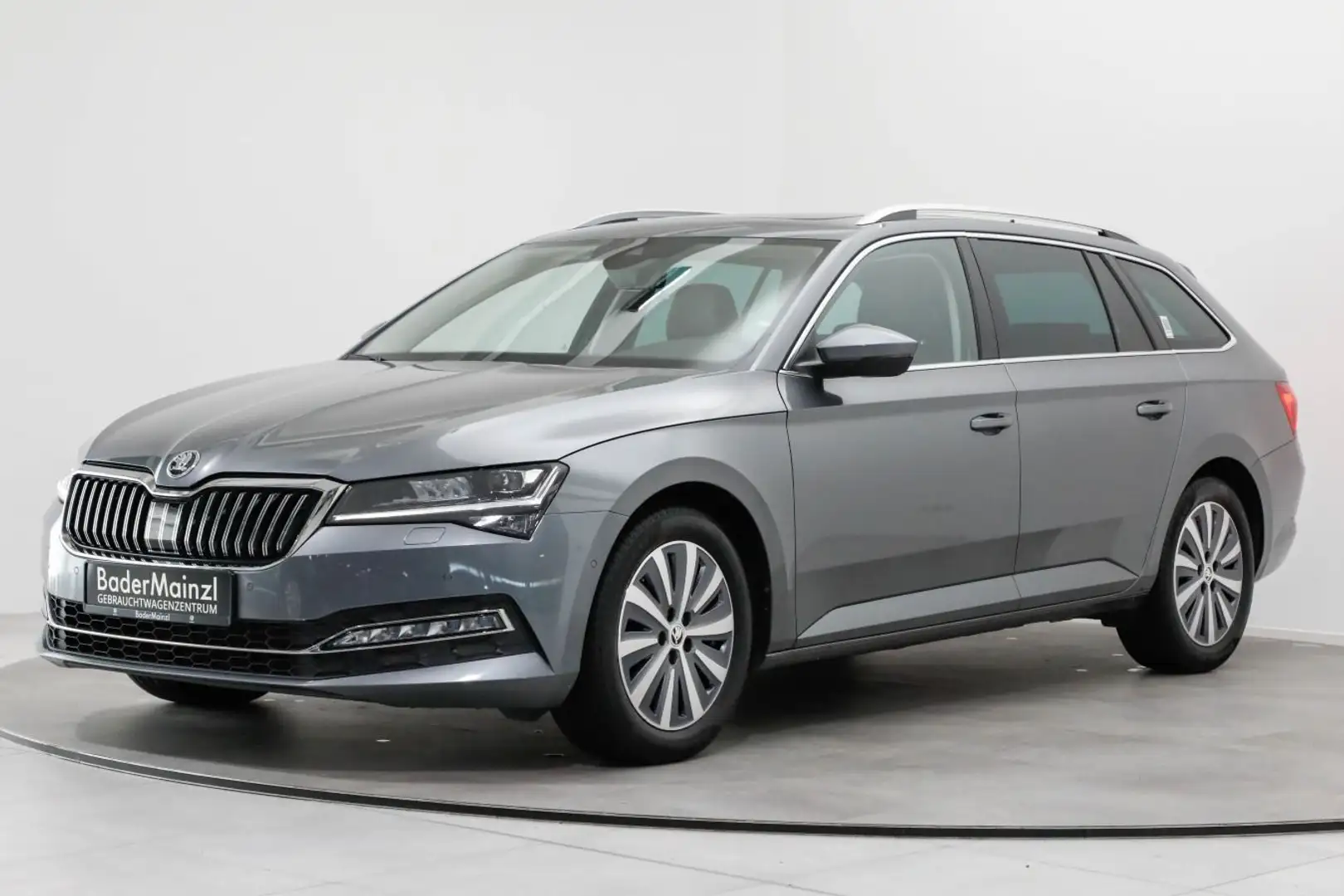 Skoda Superb Combi 2.0 TDI DSG Style Kam. Pano Matrix Grau - 2