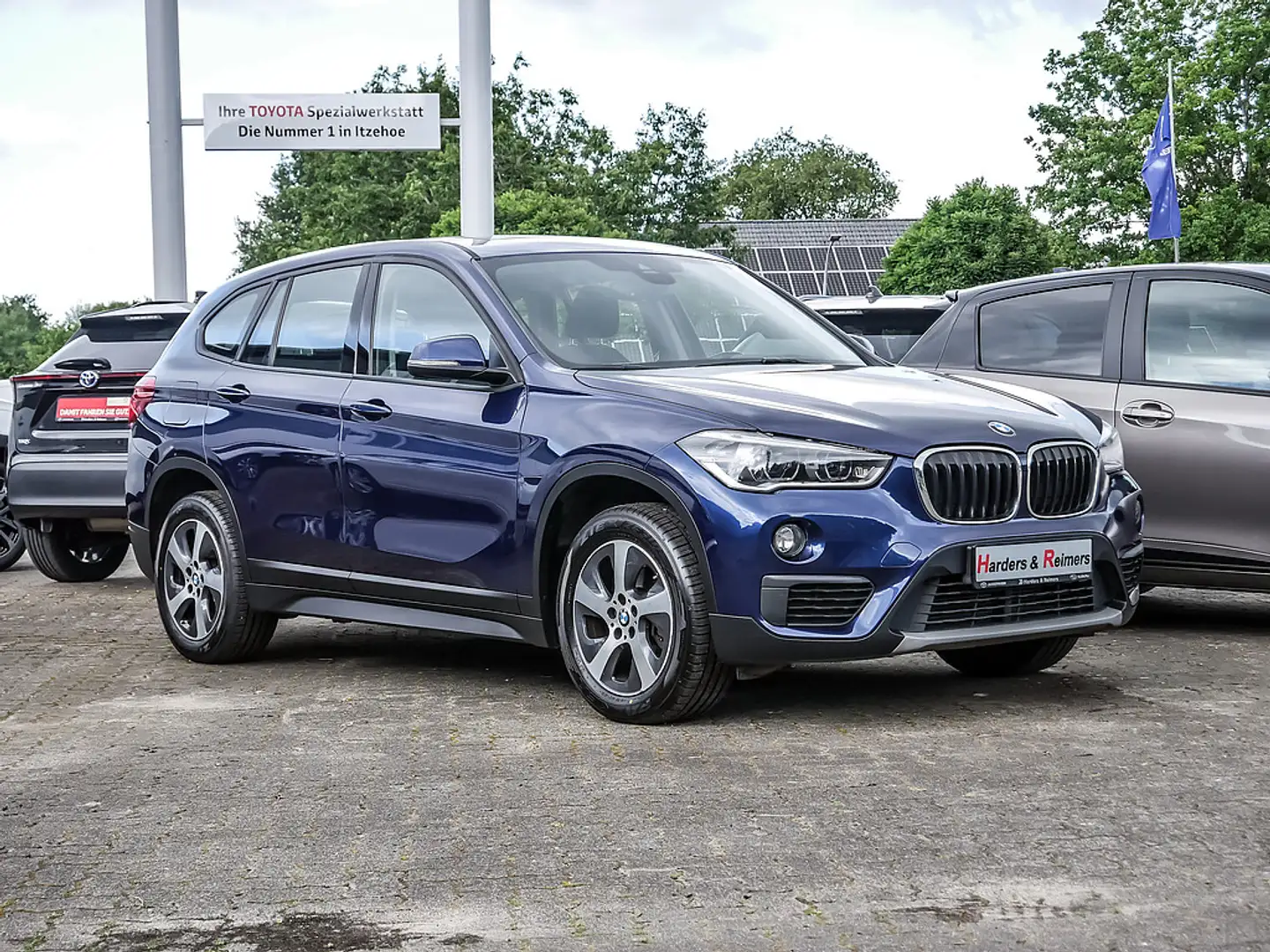 BMW X1 sDrive 18dA PDC SHZ NAVI ACC LED PANO Blau - 1