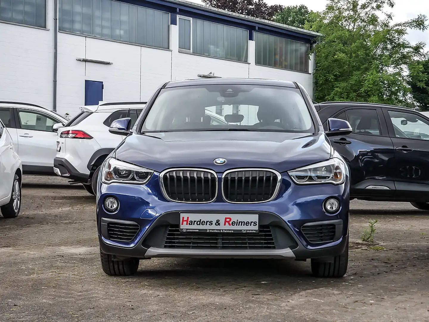 BMW X1 sDrive 18dA PDC SHZ NAVI ACC LED PANO Blau - 2