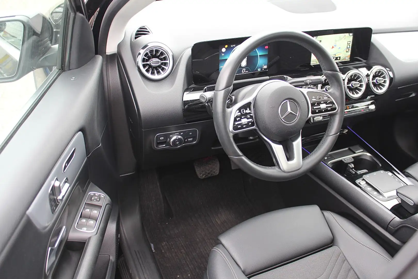 Mercedes-Benz GLA 200 d 4MATIC Aut.Panorama,RFK,LED,Memory,el.Heckkla... Schwarz - 2
