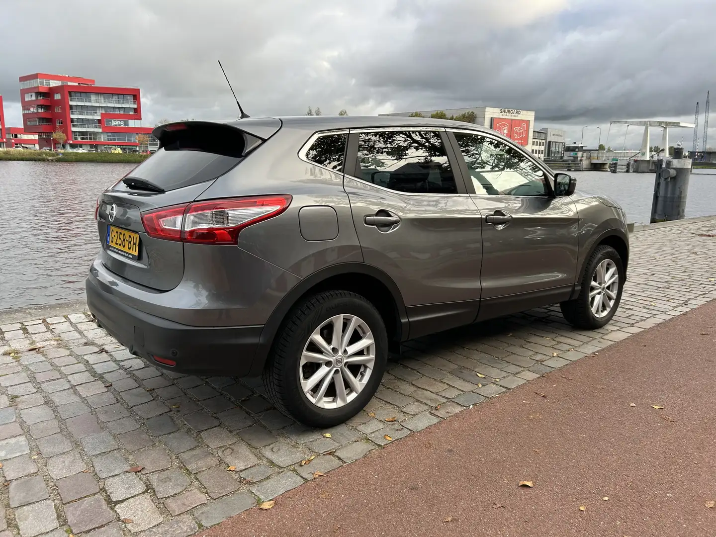 Nissan Qashqai 1.2 Connect Edition 106.000 km navi/camera airco/e Grijs - 2