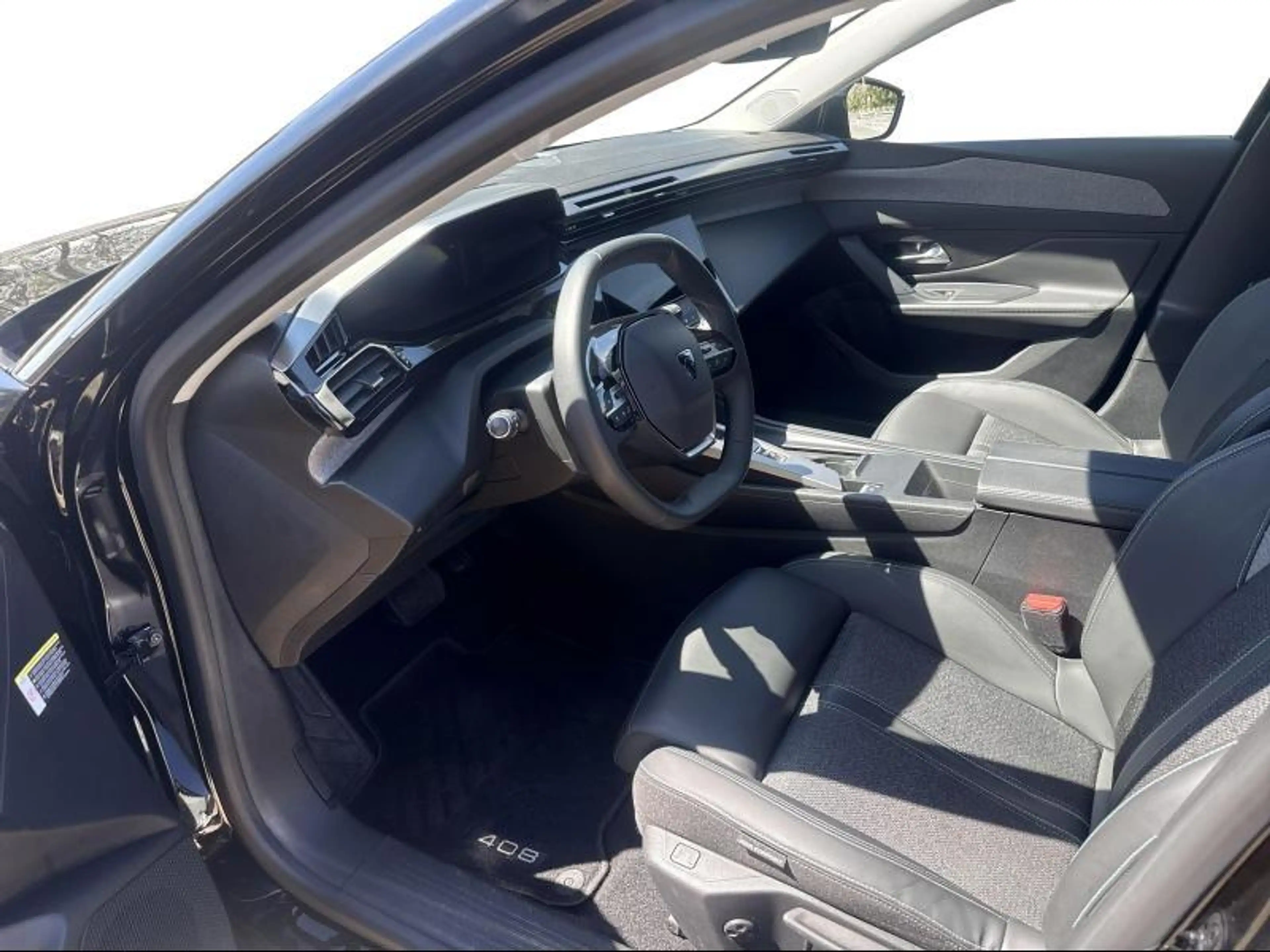 Peugeot 408 Allure Hybrid 145 DCS6 — photo 9