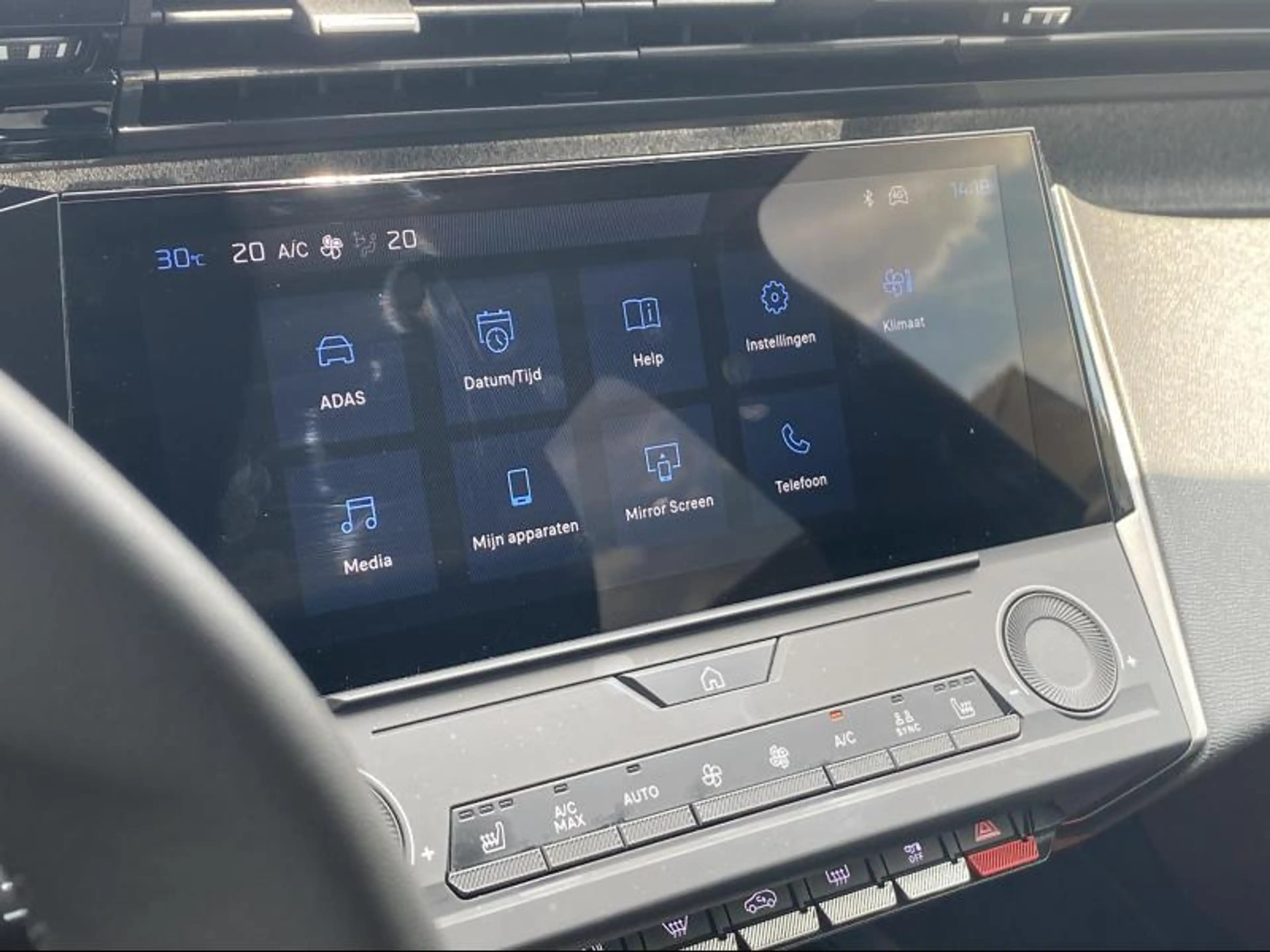 Peugeot 408 Allure Hybrid 145 DCS6 — photo 15