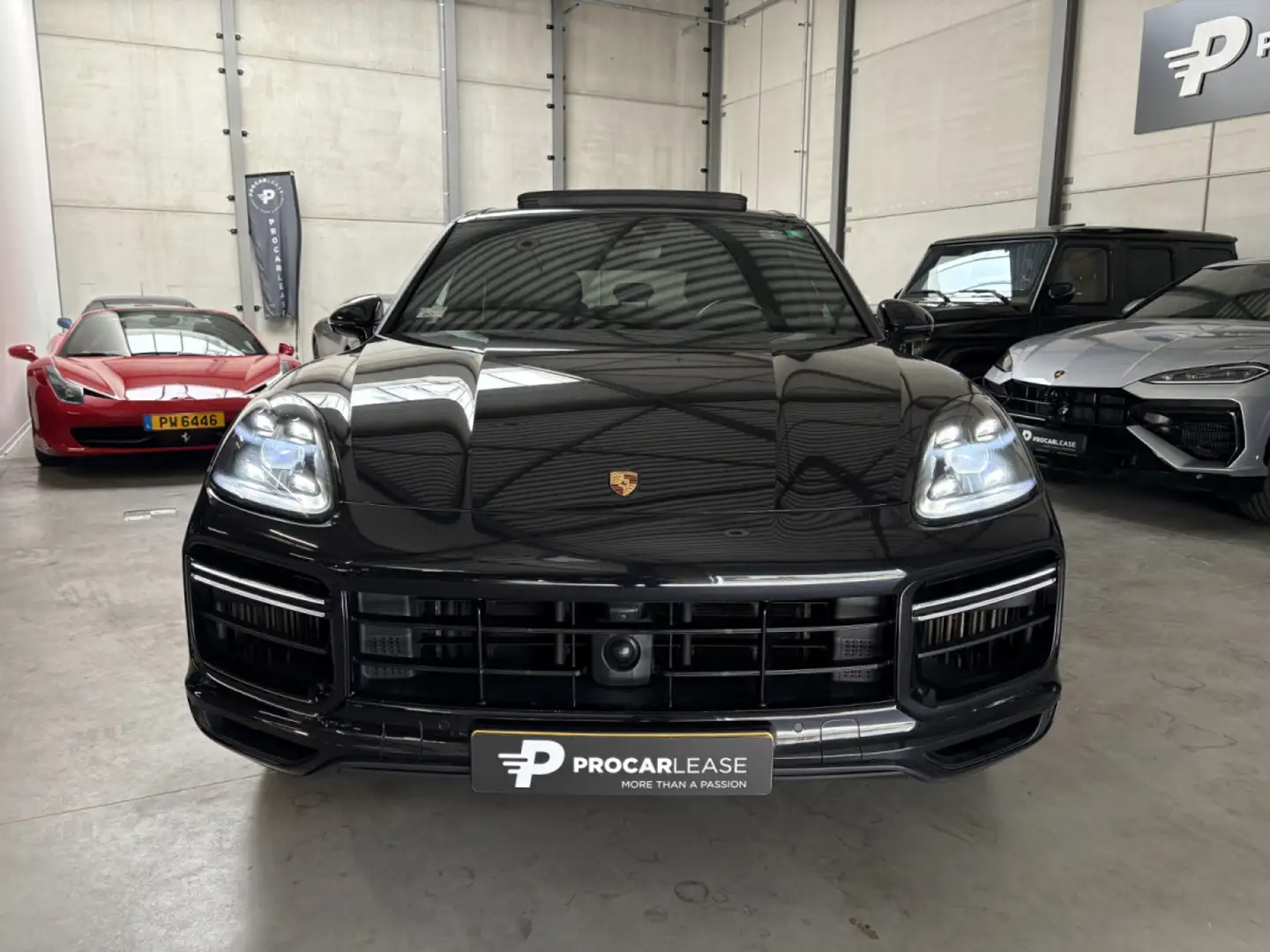 Porsche Cayenne Cayenne Turbo/21/PANO/360°/SPORT CH Černá - 2