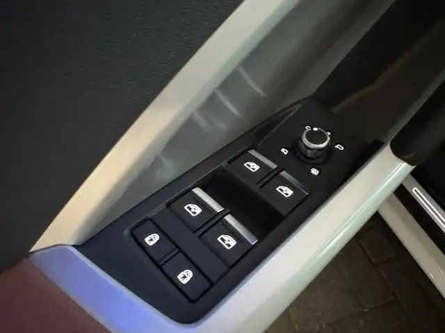 Audi Q3 view 15