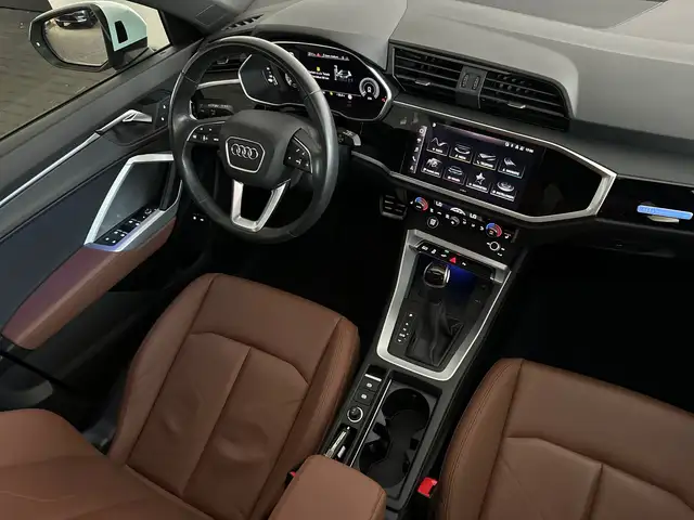 Audi Q3 view 6
