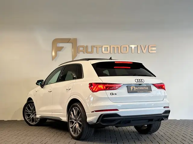 Audi Q3 view 8